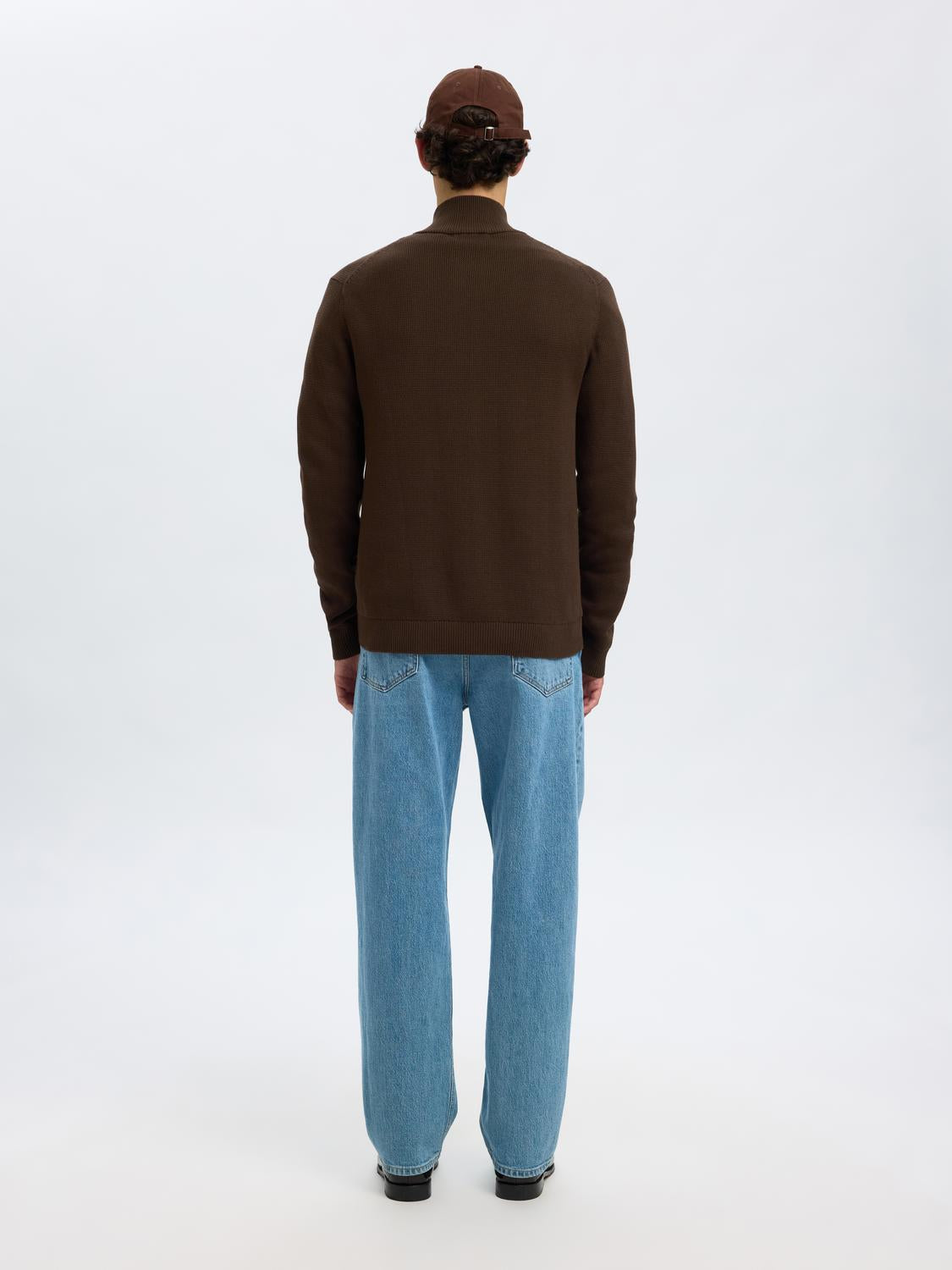 model_shot-back