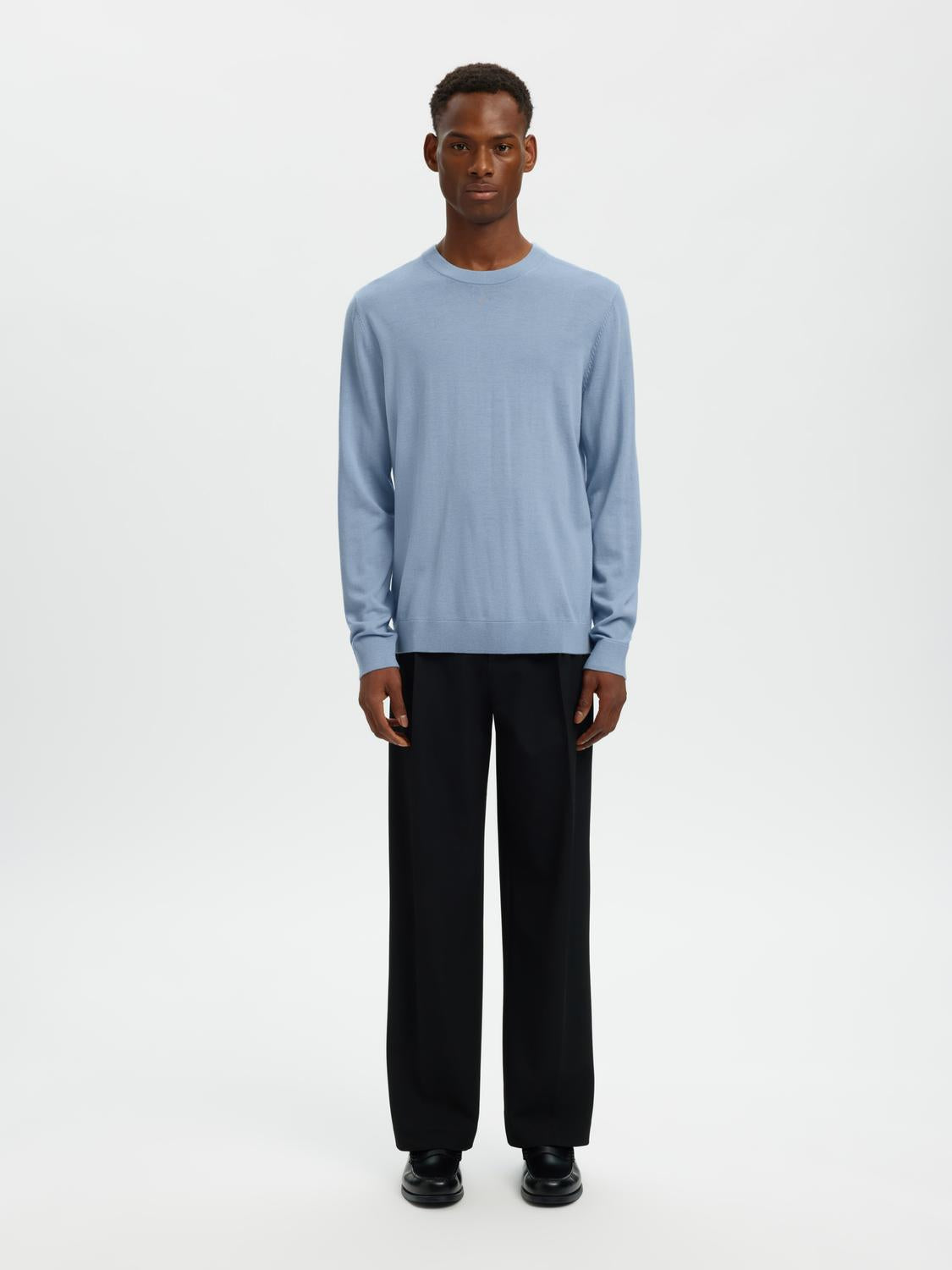 model_shot-front_full