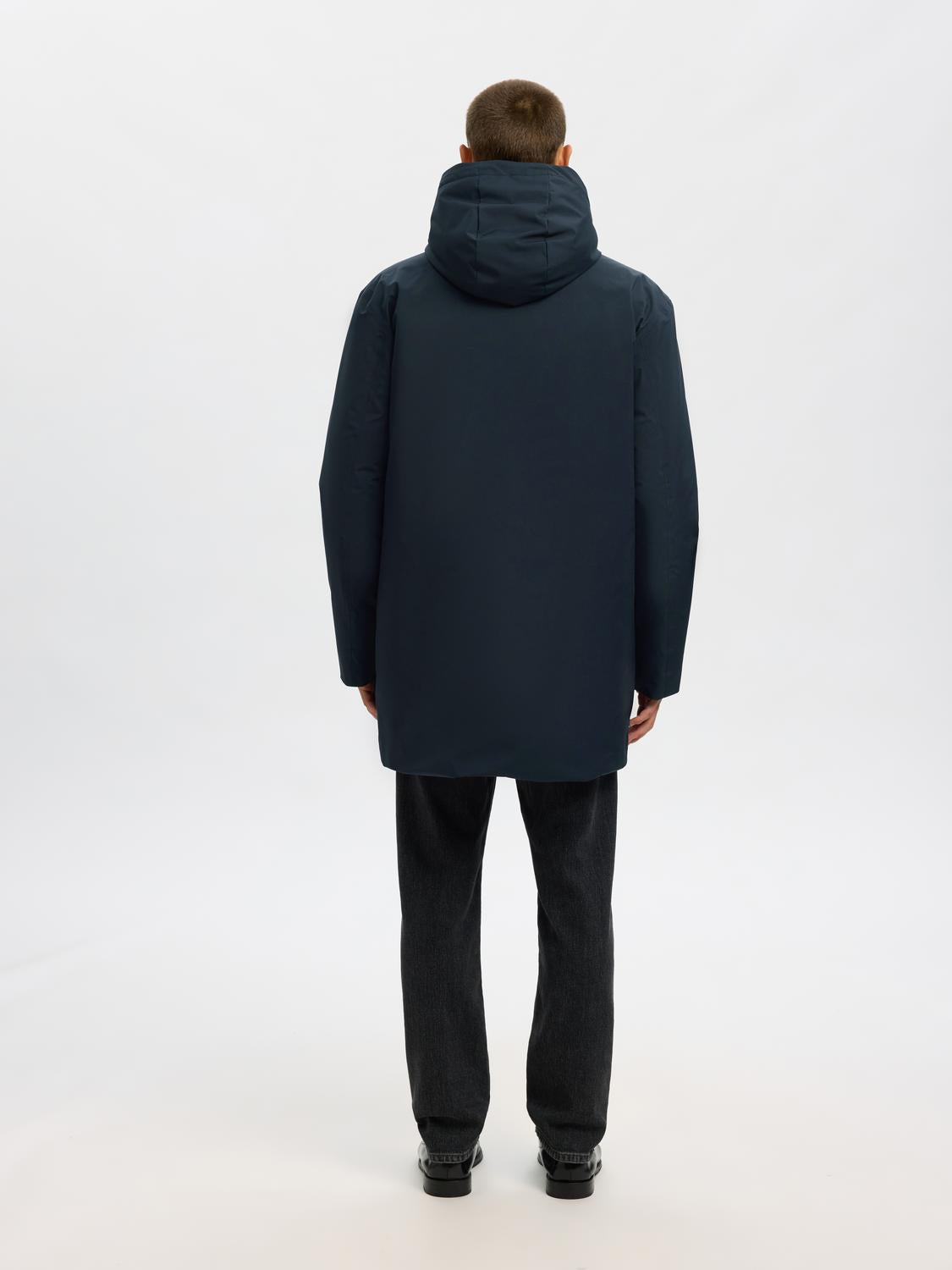 model_shot-back