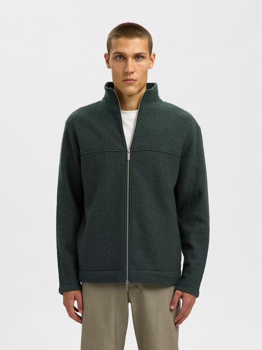 model_shot-front