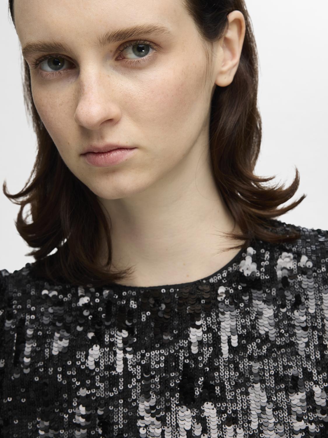 model_shot-creative