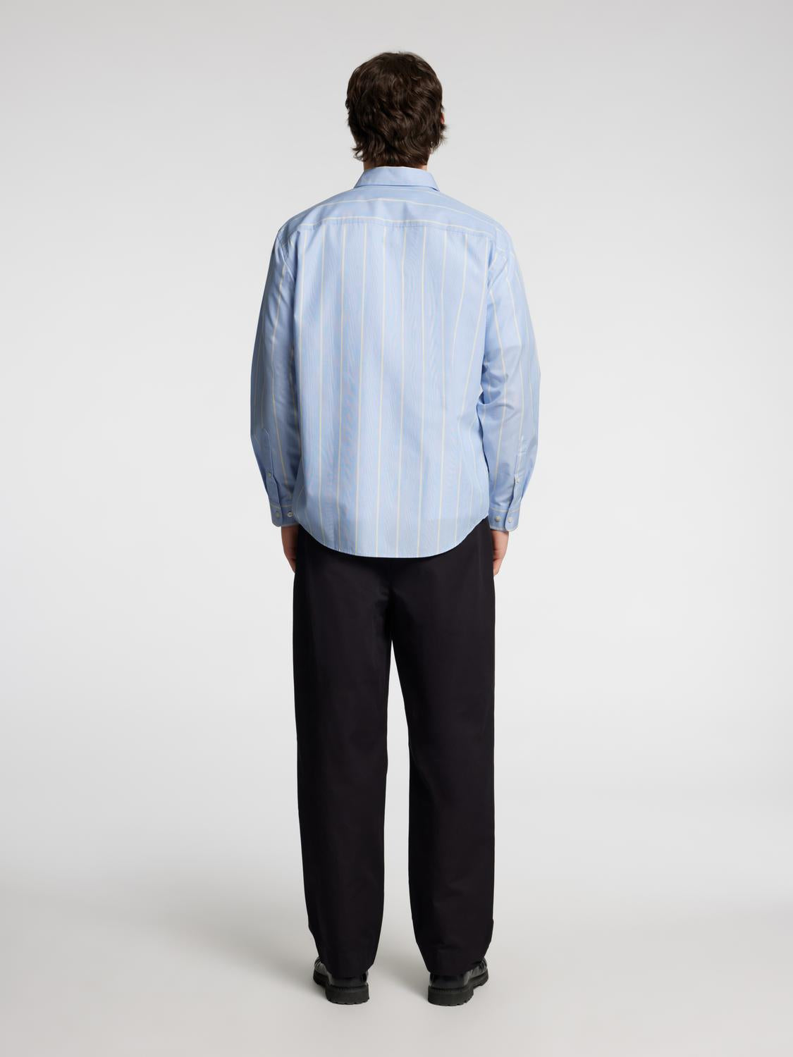 model_shot-back
