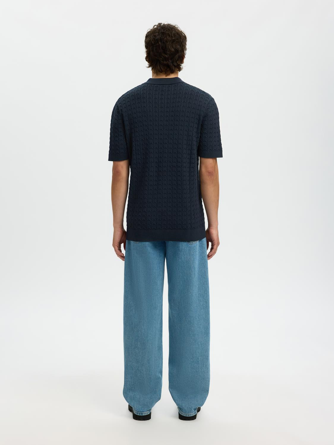 model_shot-back