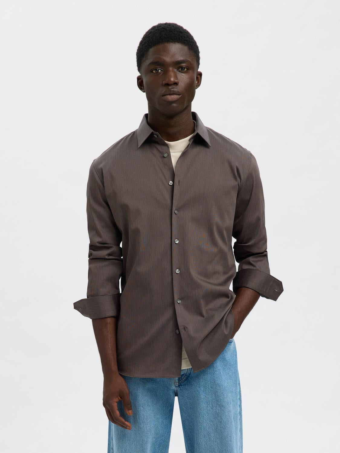model_shot-front