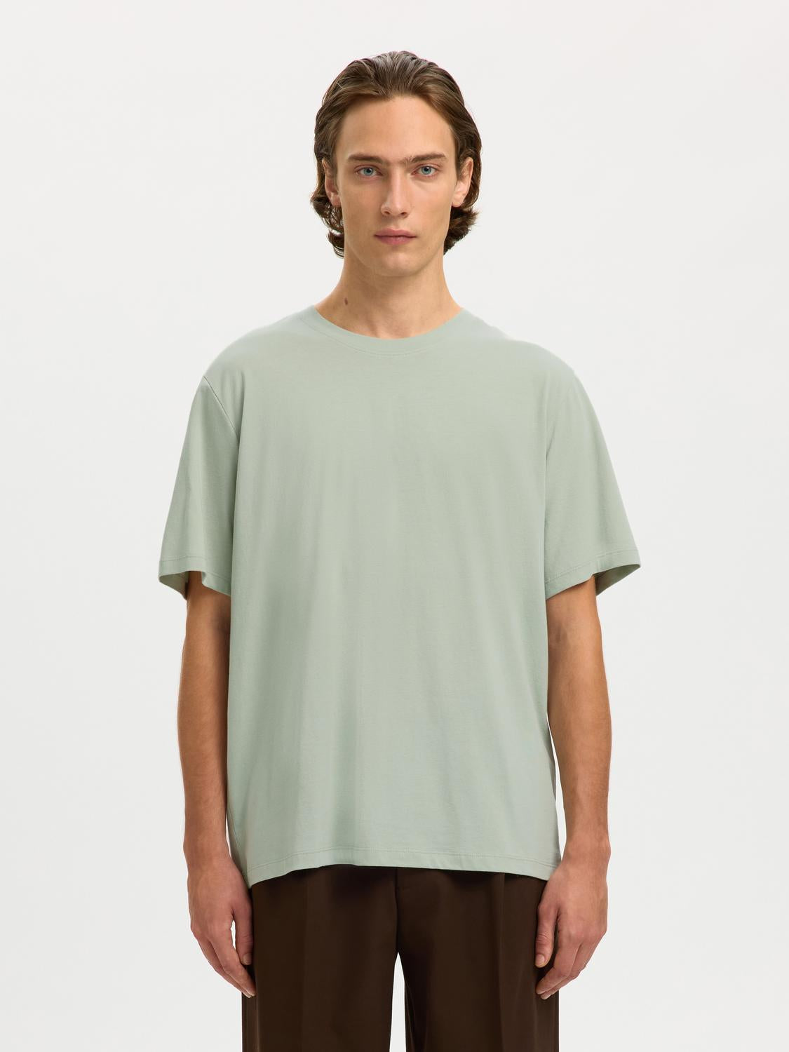 model_shot-front