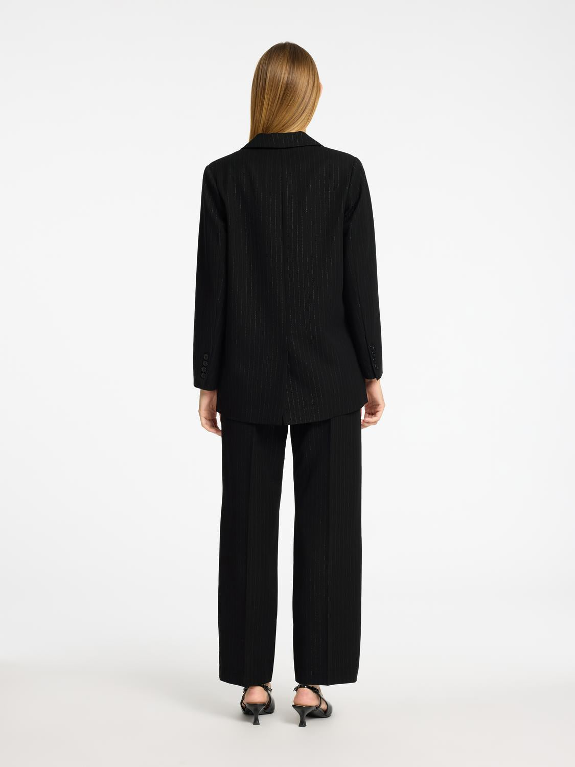 model_shot-back