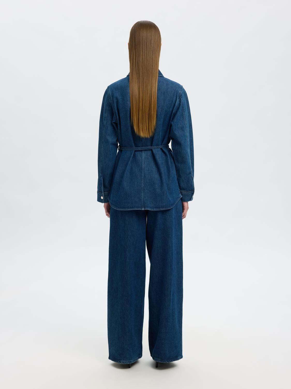 model_shot-back