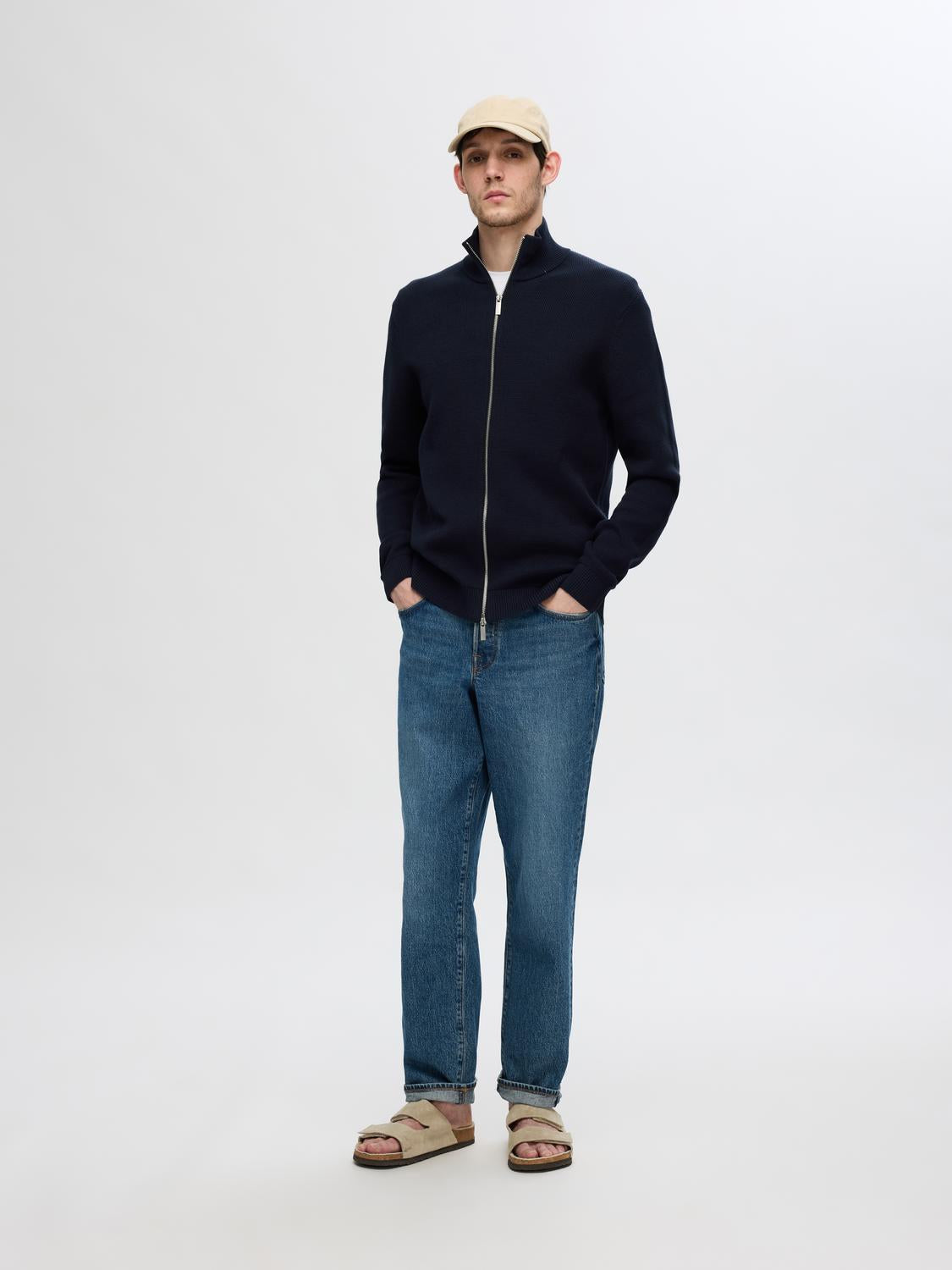 model_shot-front_full