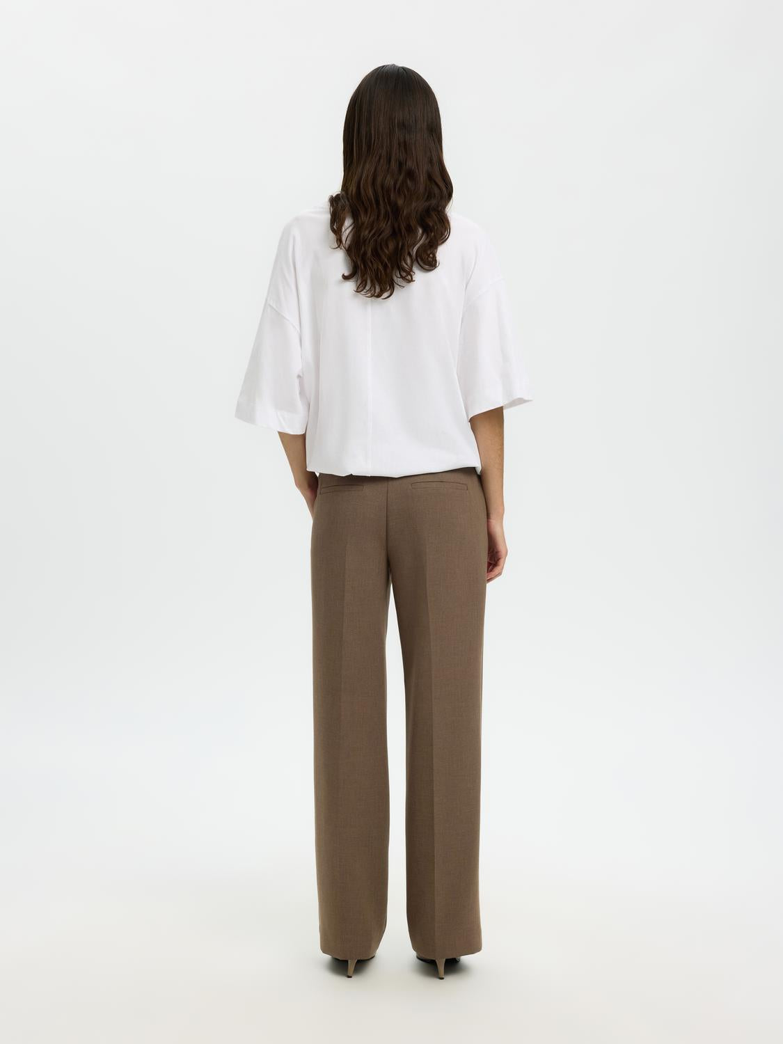 model_shot-back