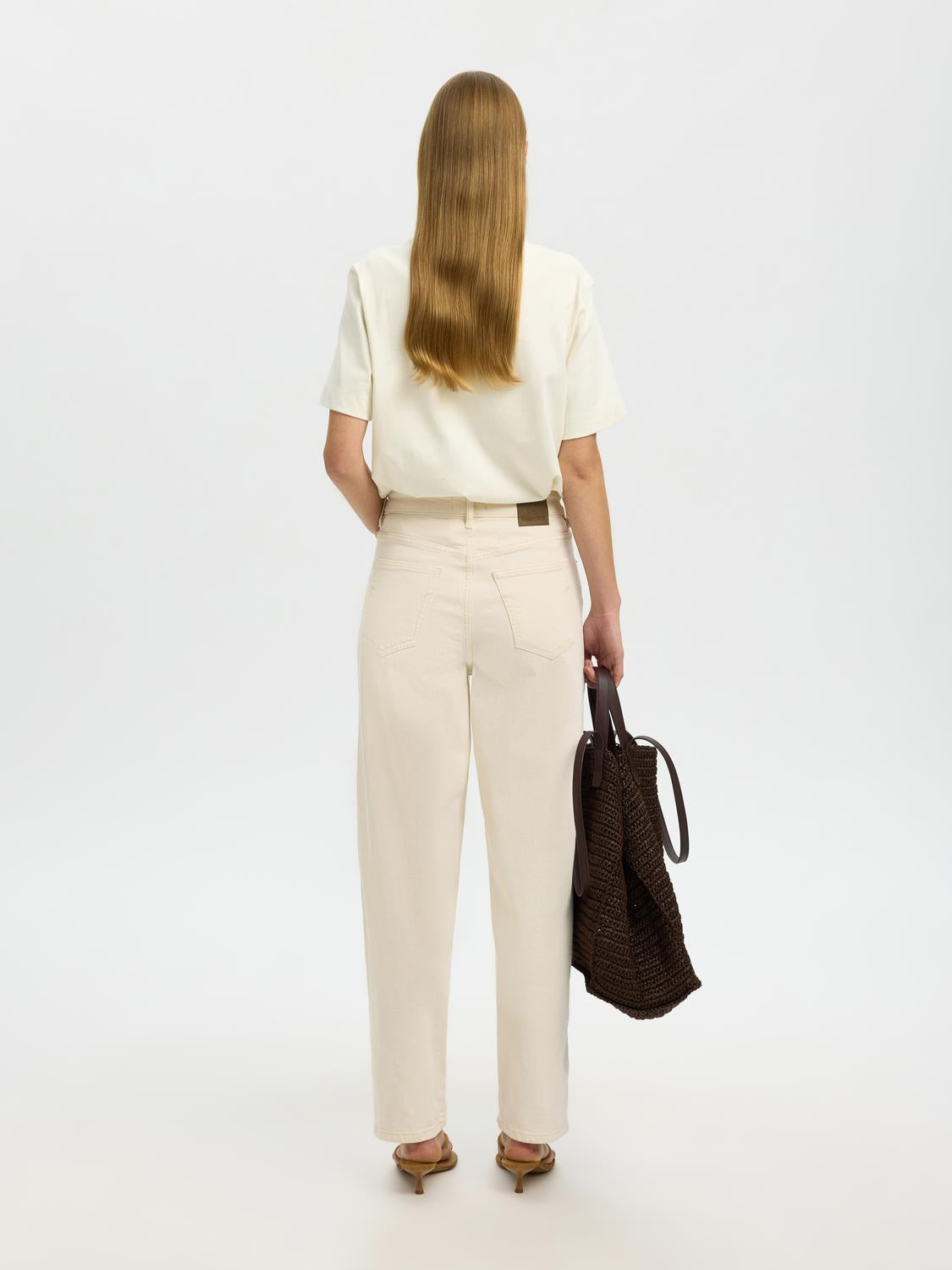 model_shot-back