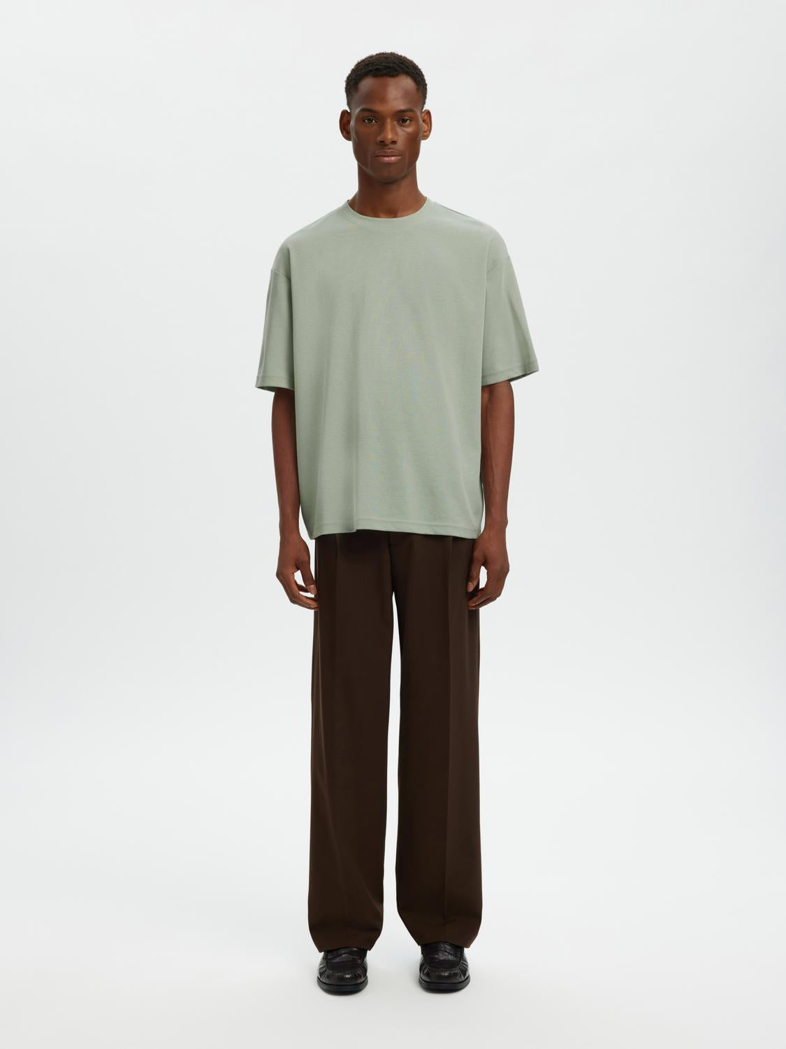 model_shot-front_full