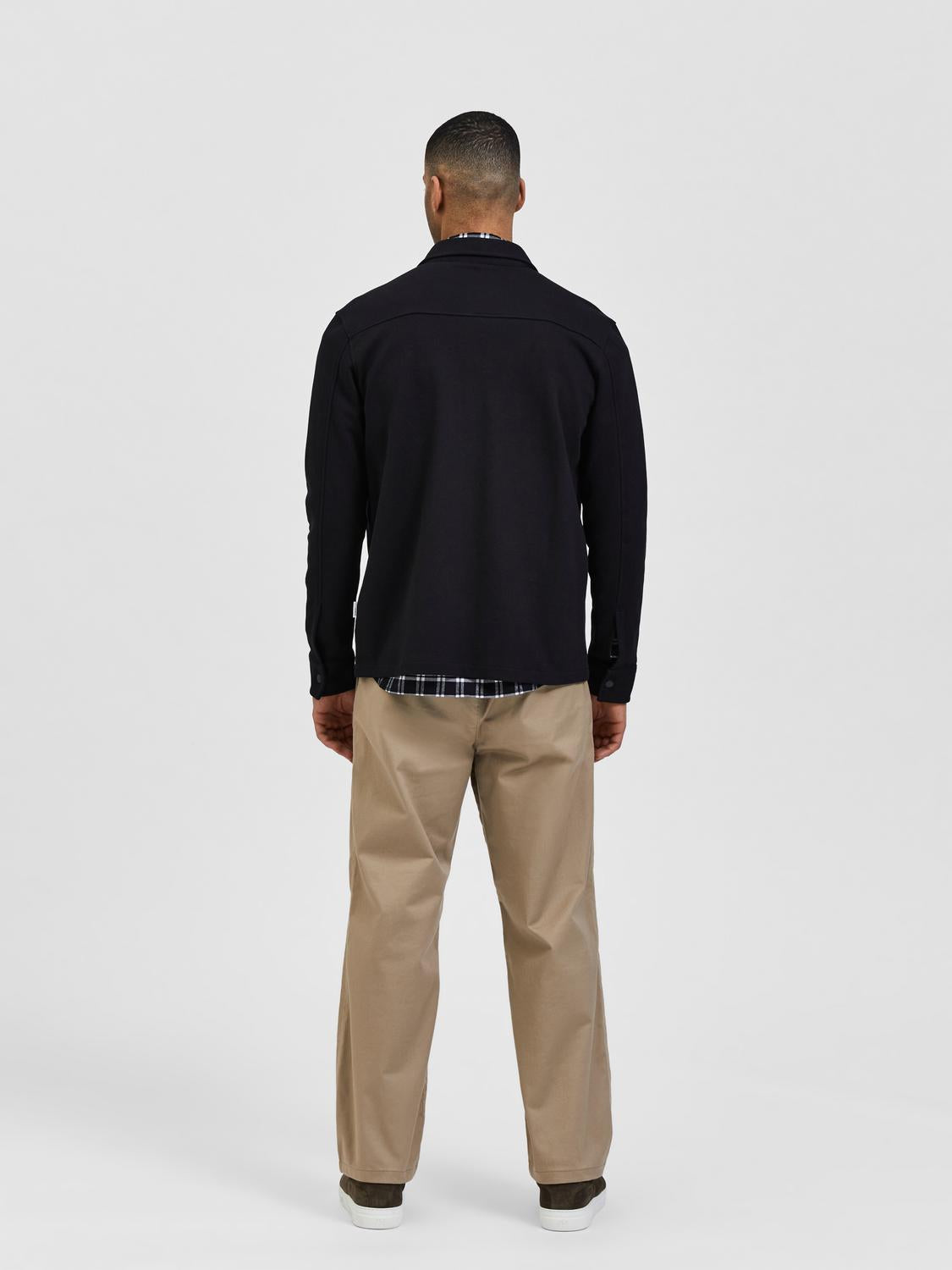 model_shot-back