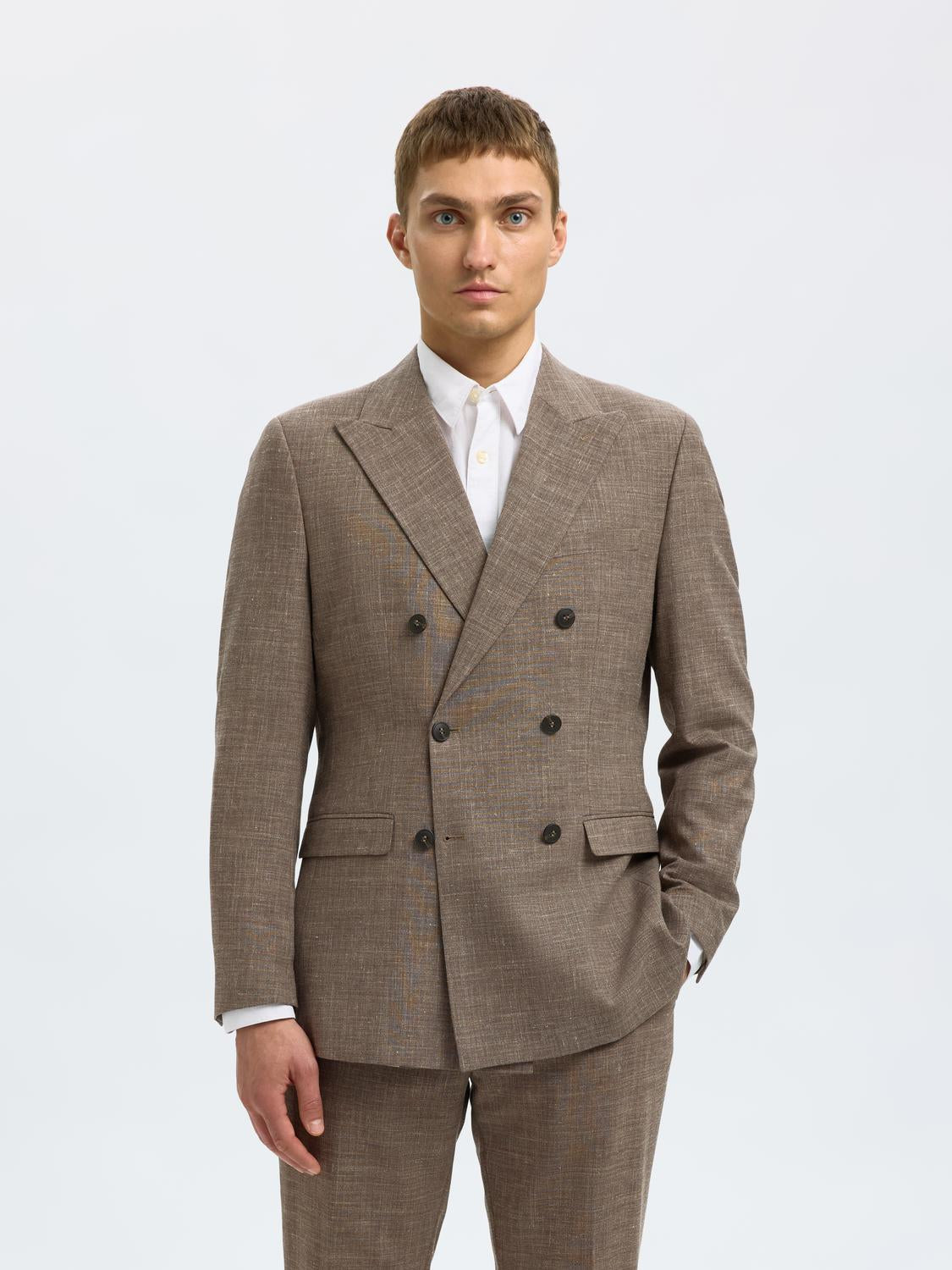 model_shot-front
