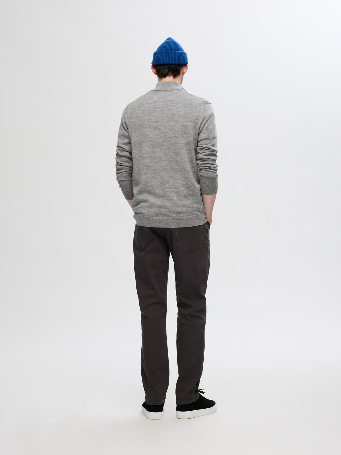 model_shot-back