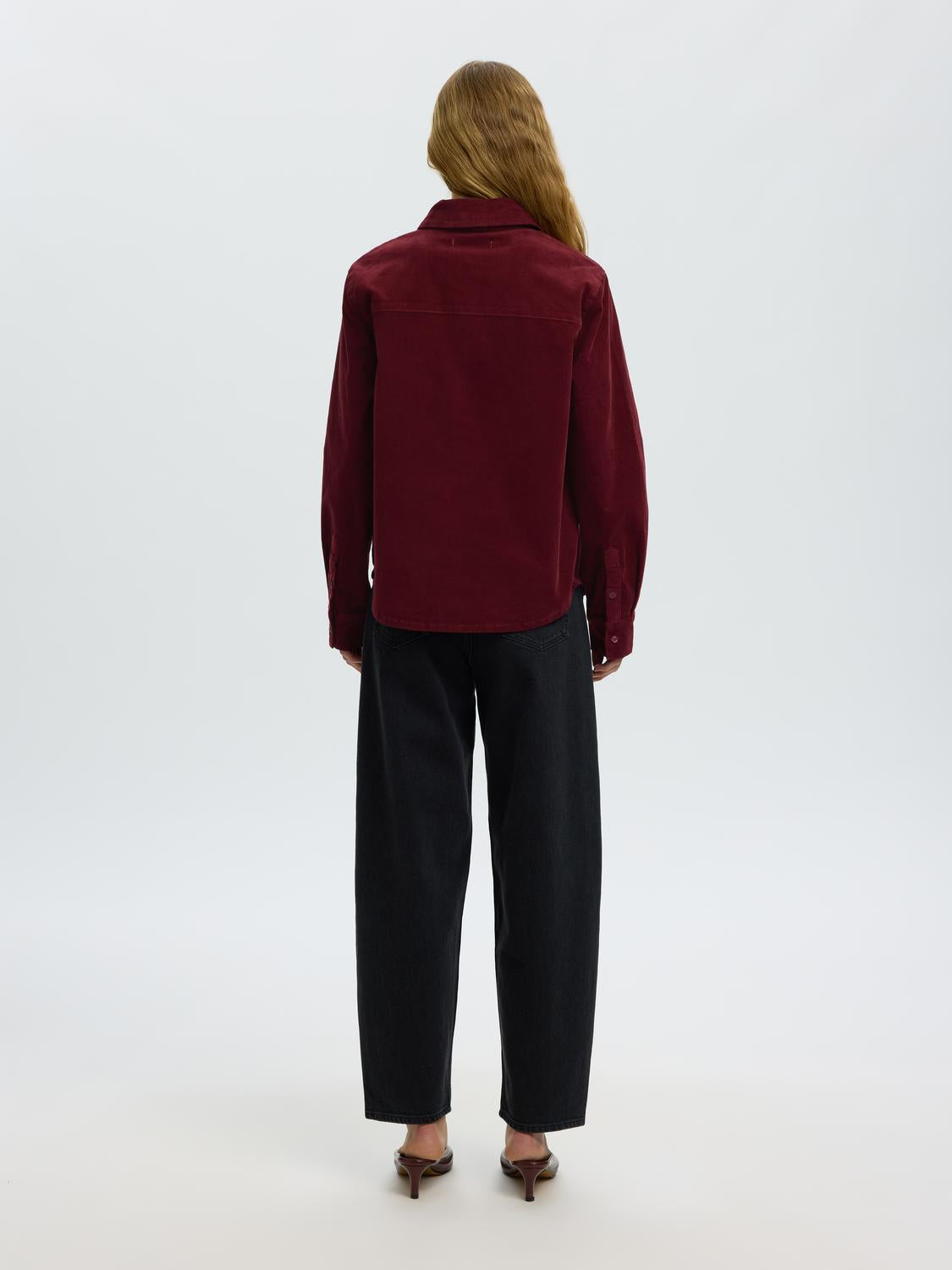 model_shot-back