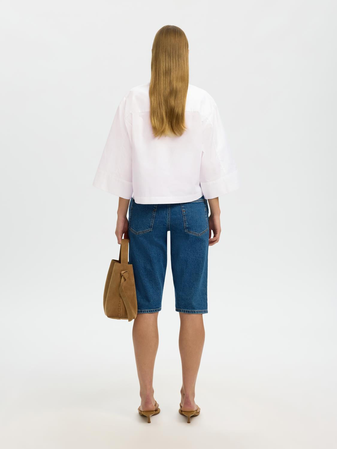model_shot-back