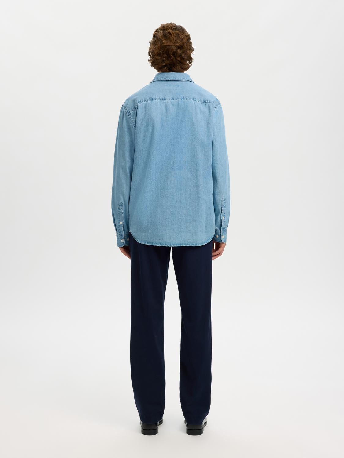 model_shot-back