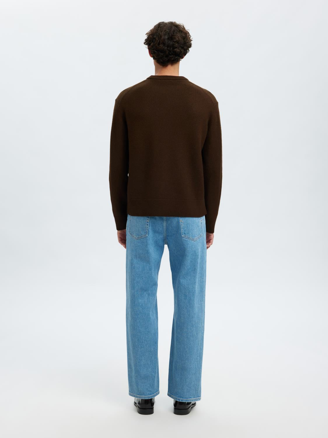 model_shot-back