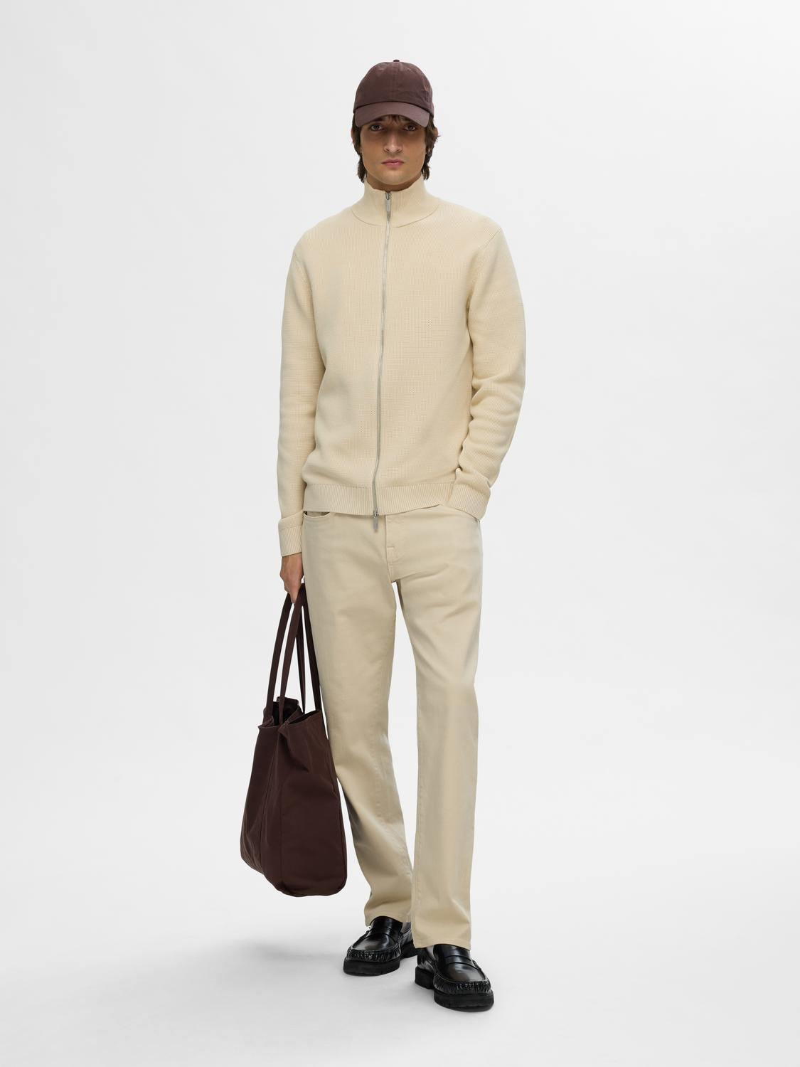 model_shot-front_full