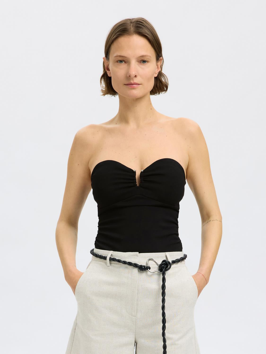 model_shot-front