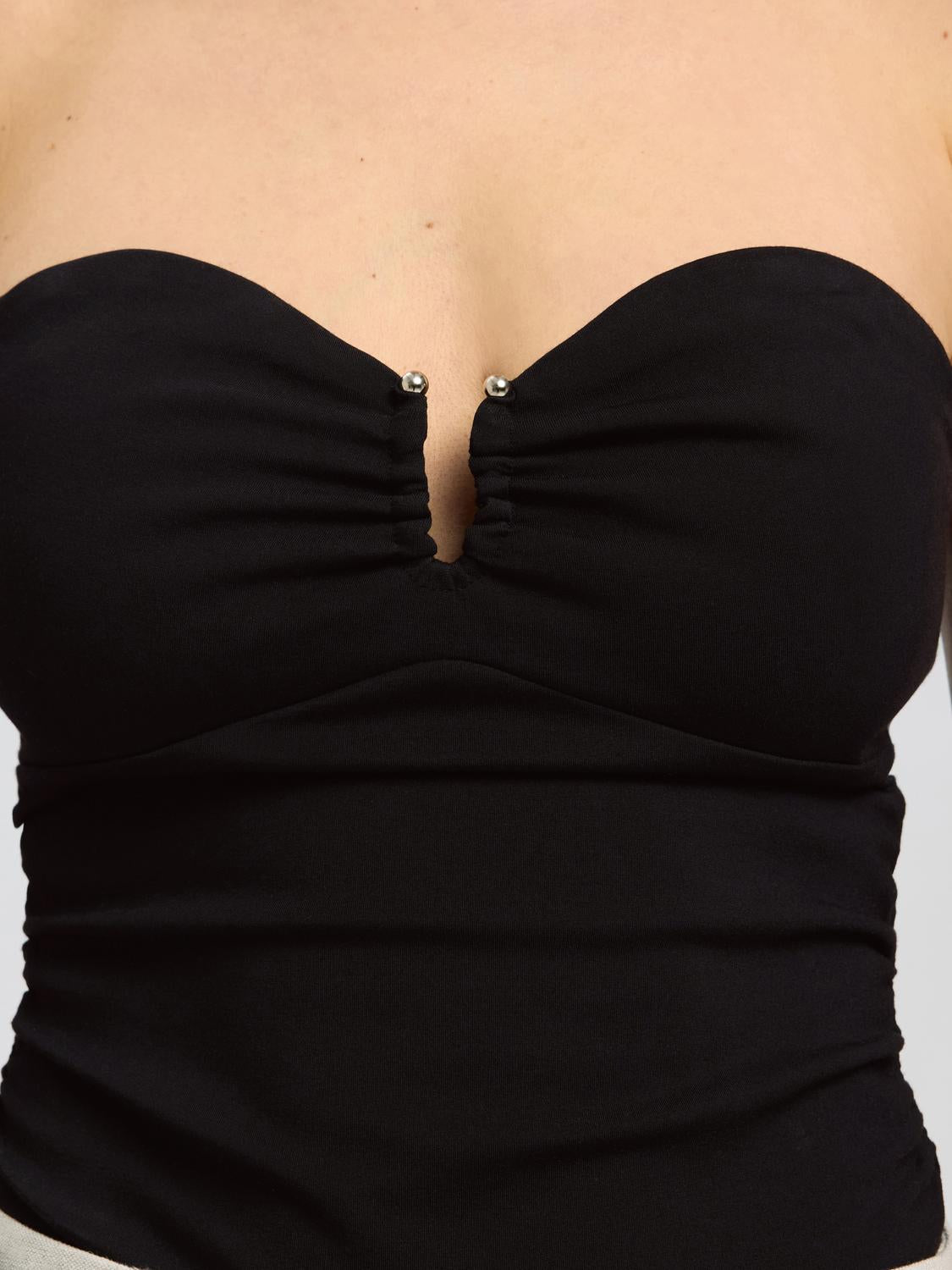 model_shot-detail