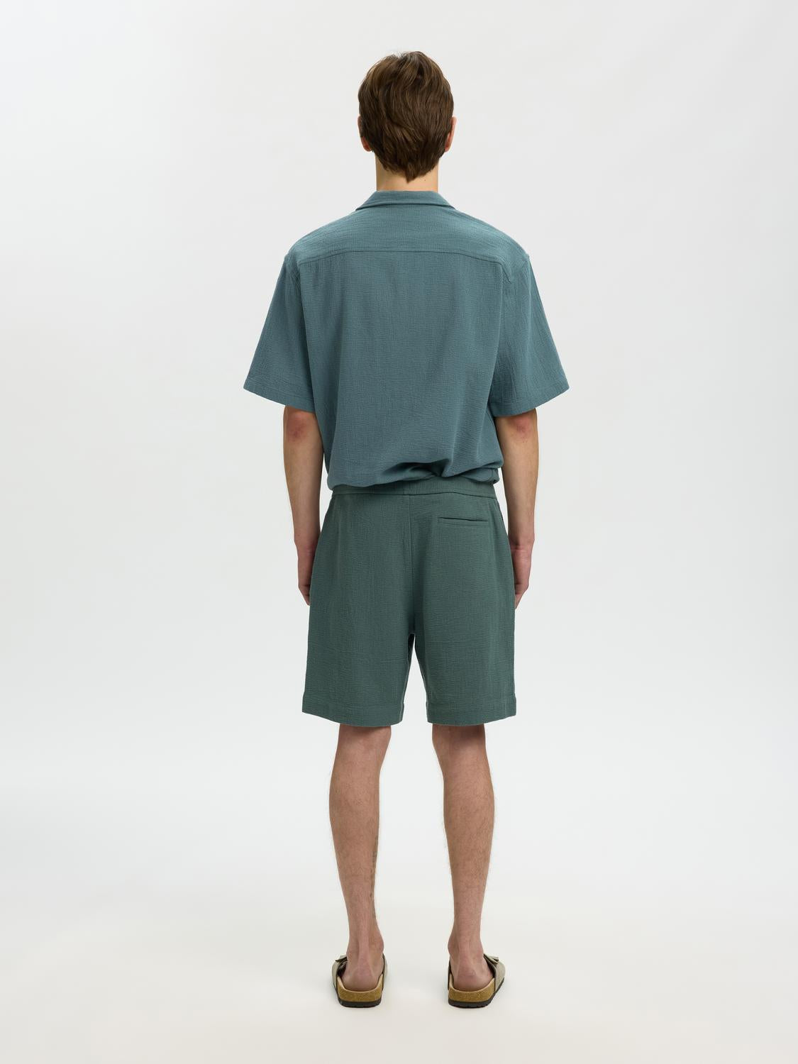 model_shot-back