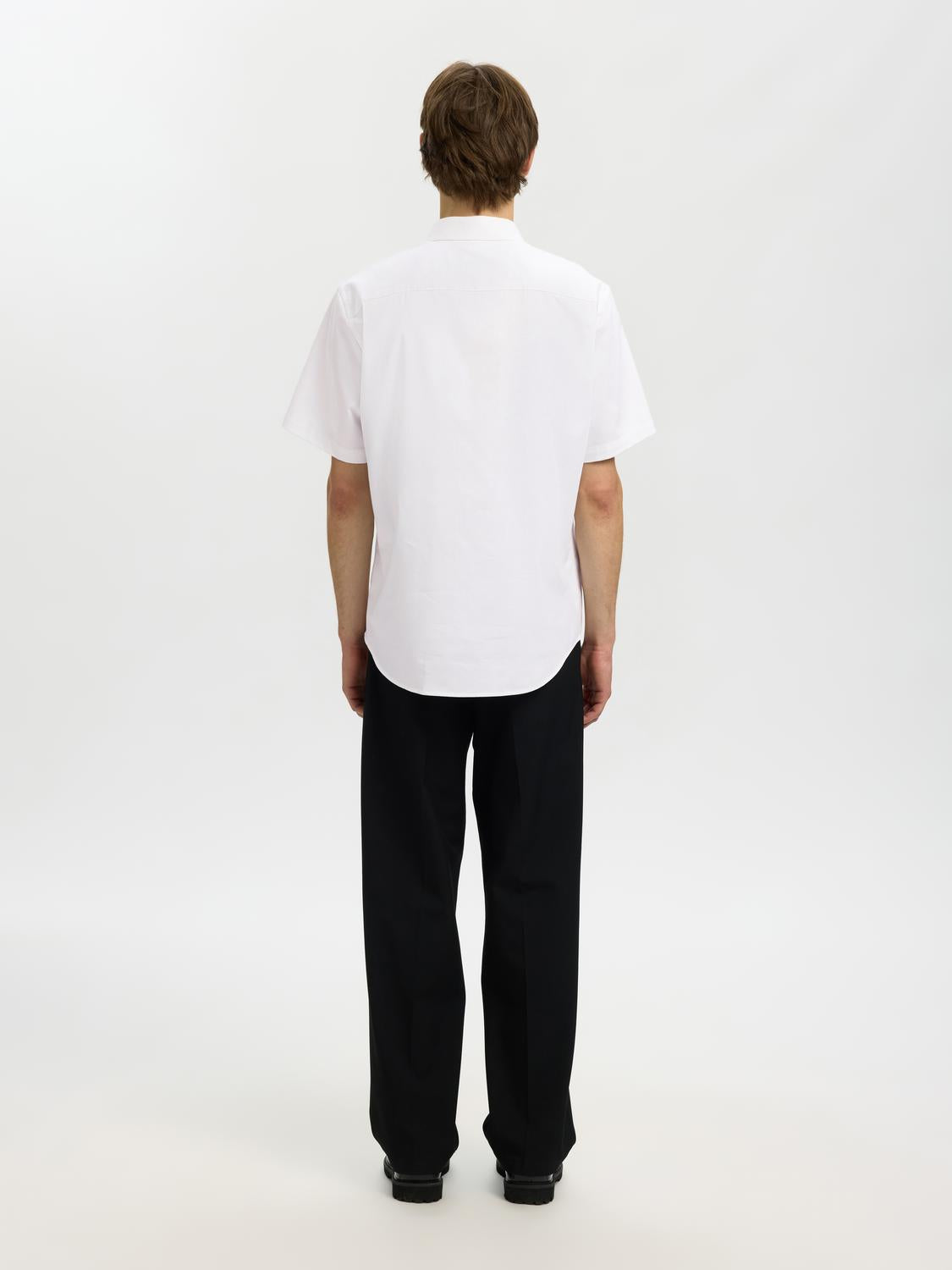 model_shot-back