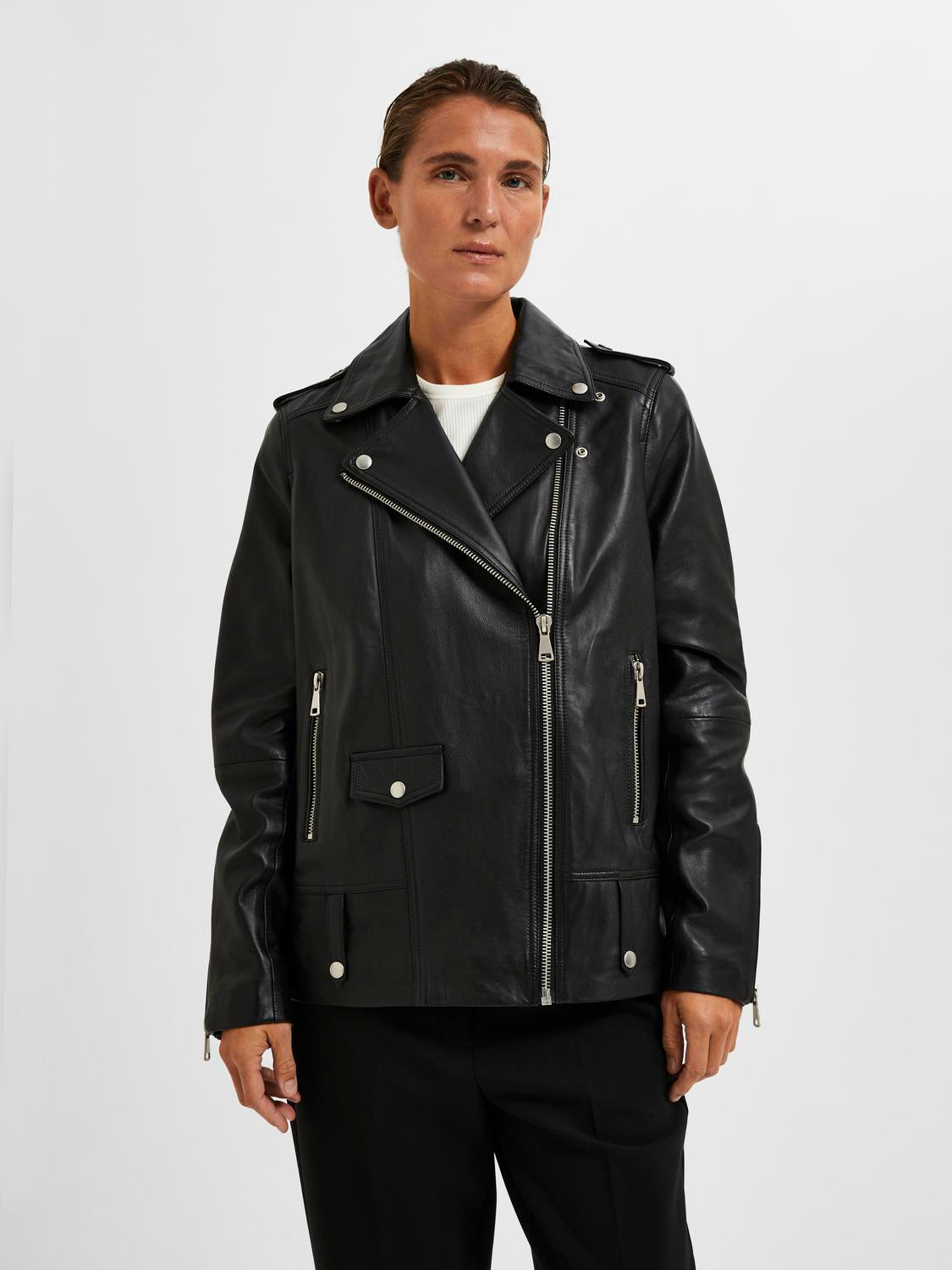 model_shot-front