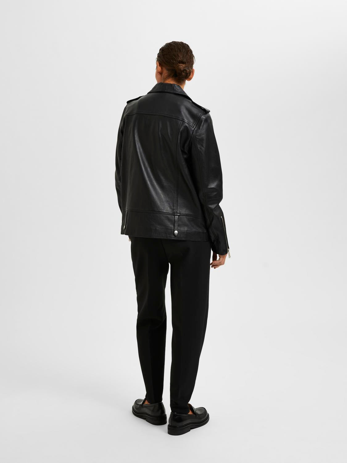model_shot-back