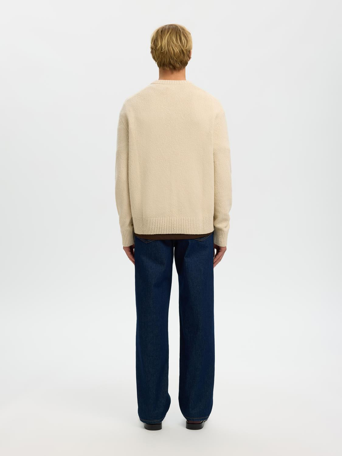 model_shot-back