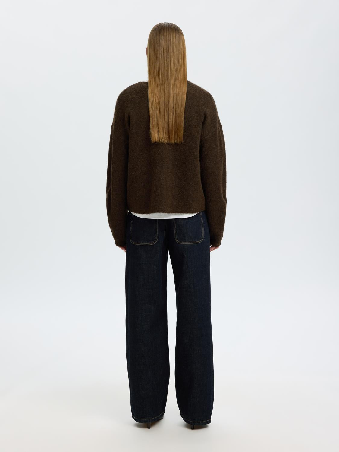 model_shot-back