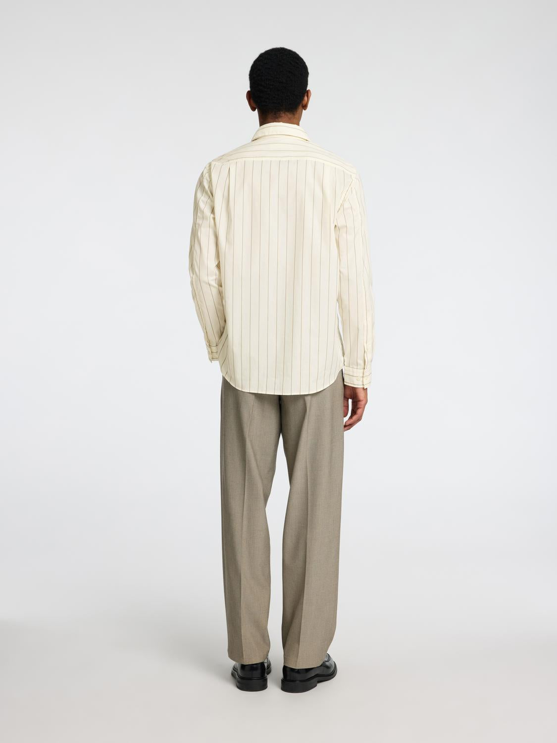 model_shot-back