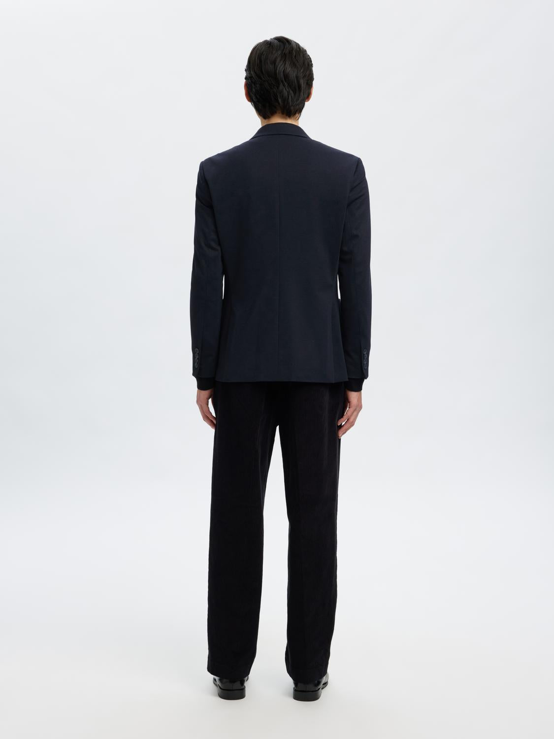 model_shot-back