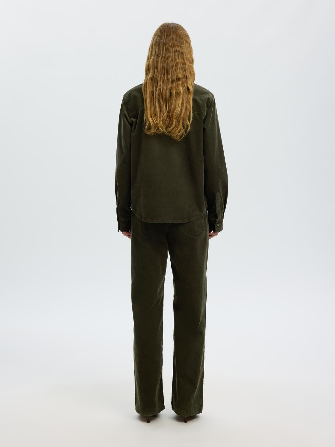 model_shot-back