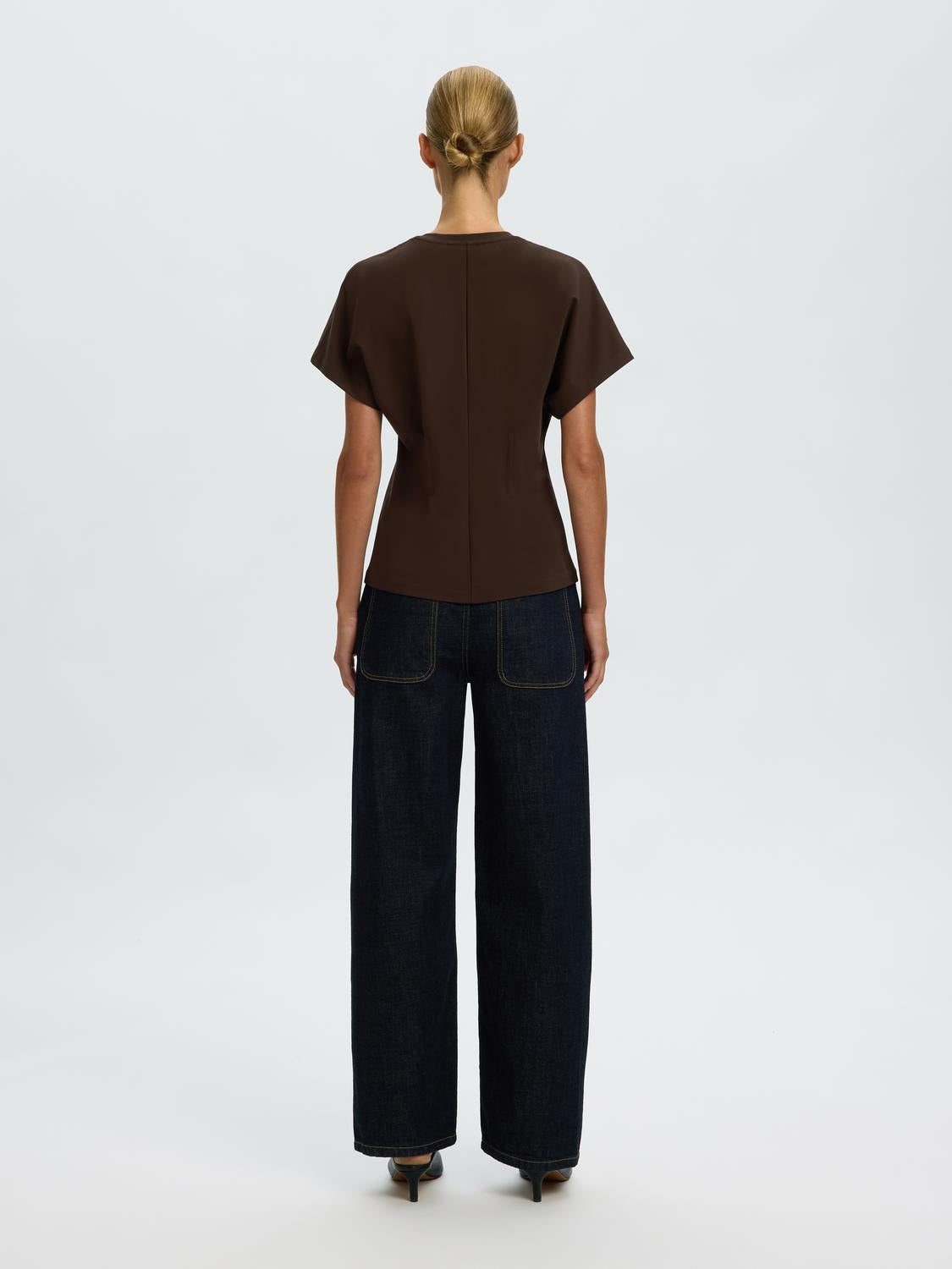 model_shot-back