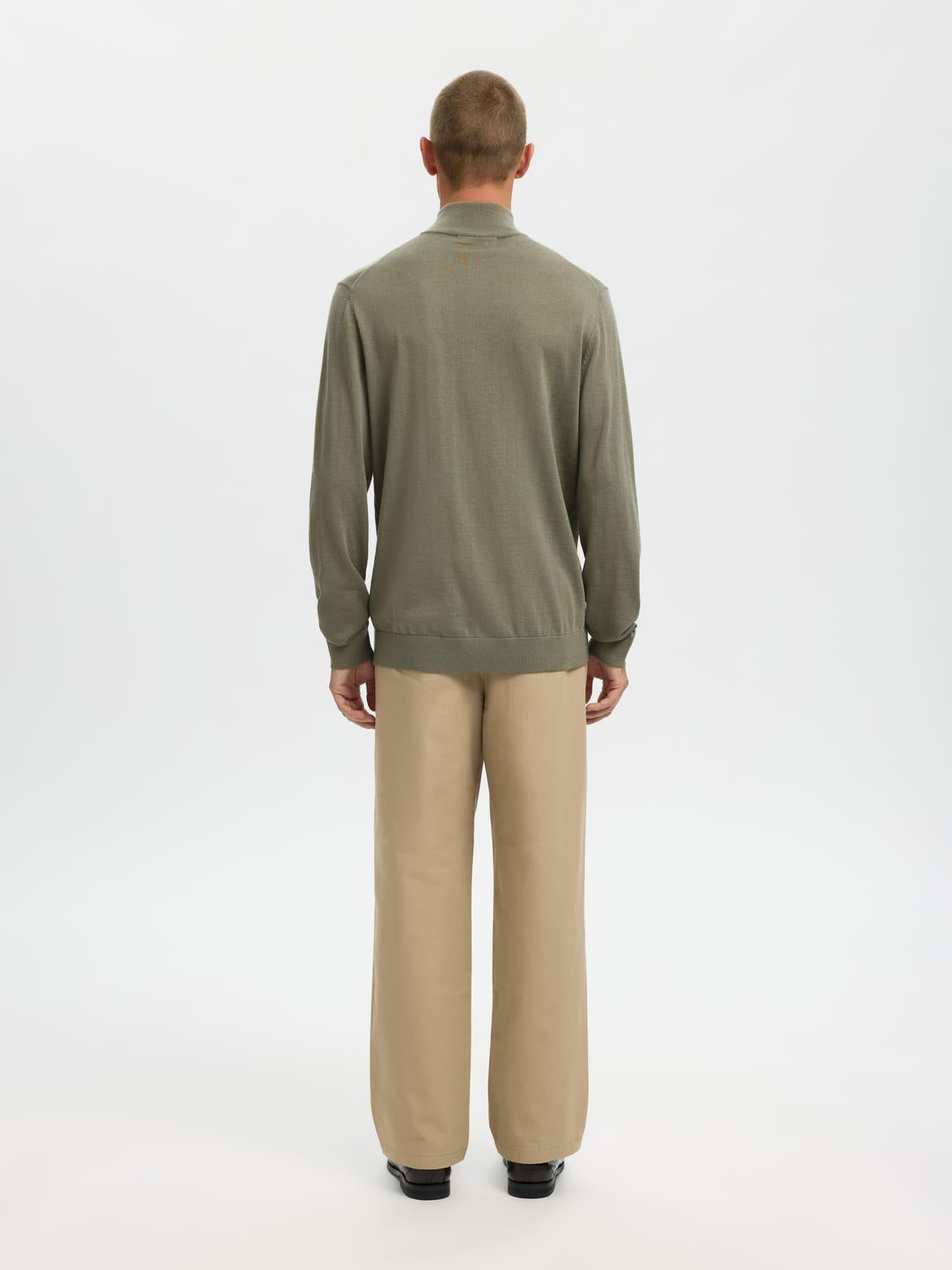 model_shot-back