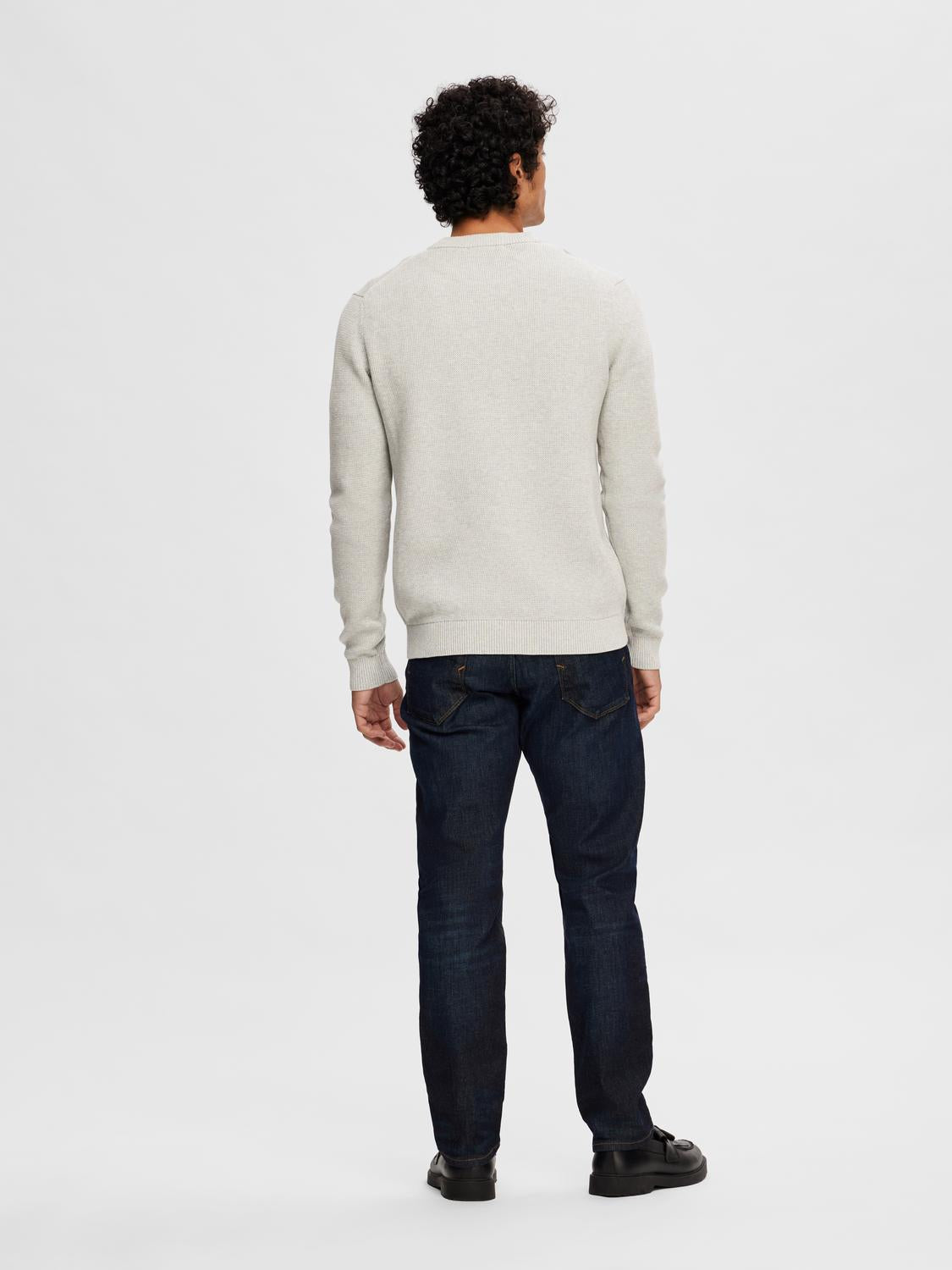 model_shot-back