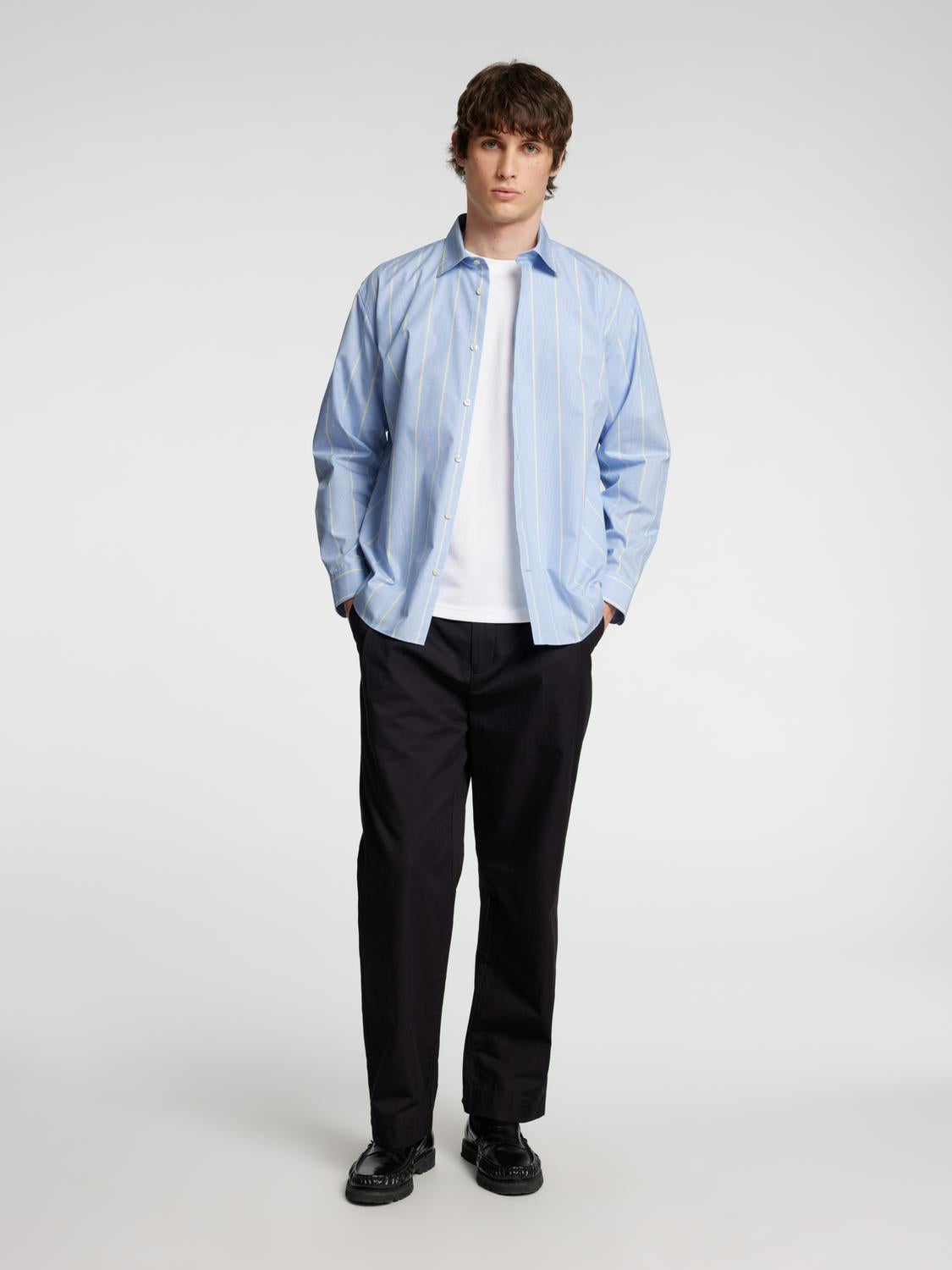 model_shot-front_full