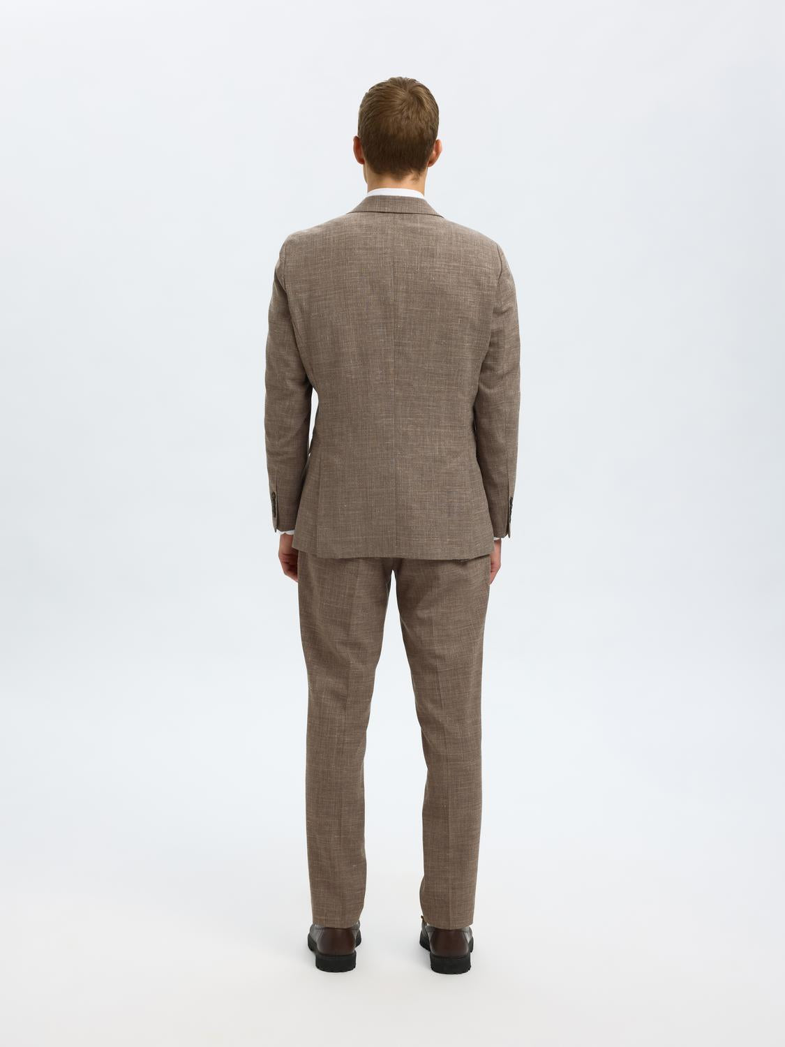 model_shot-back