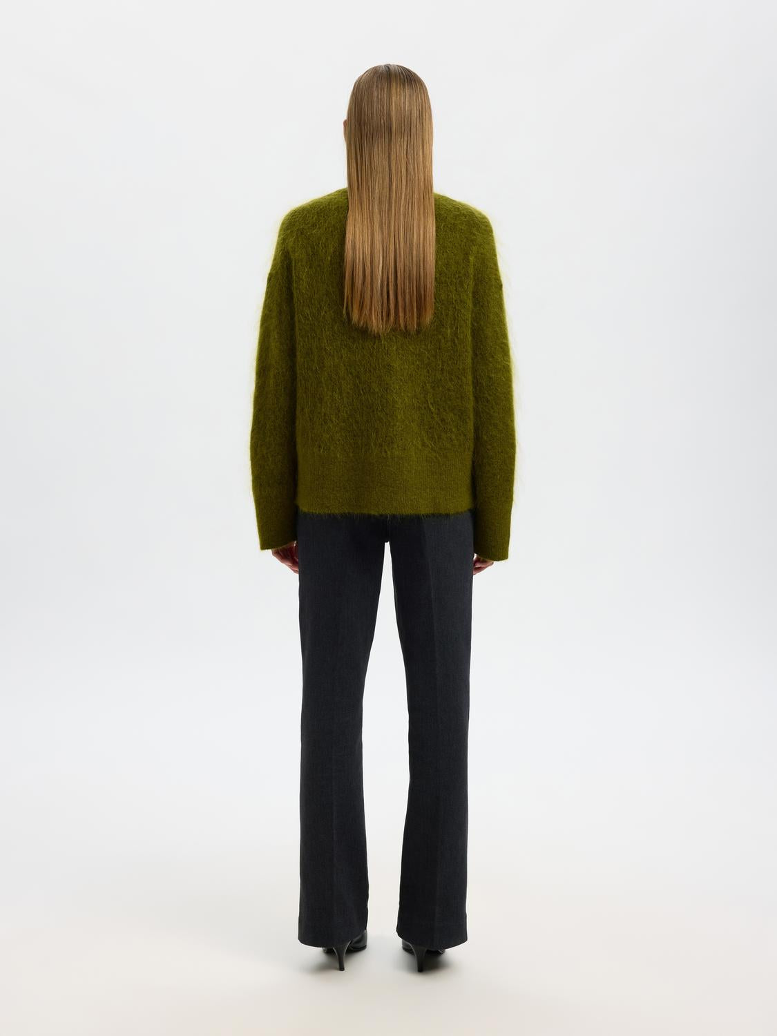 model_shot-back