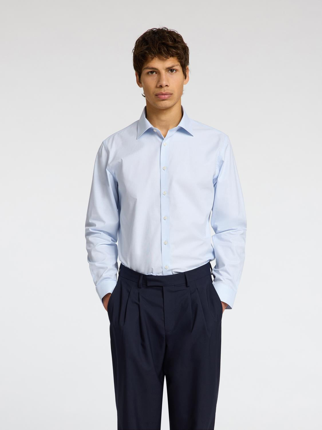 model_shot-front