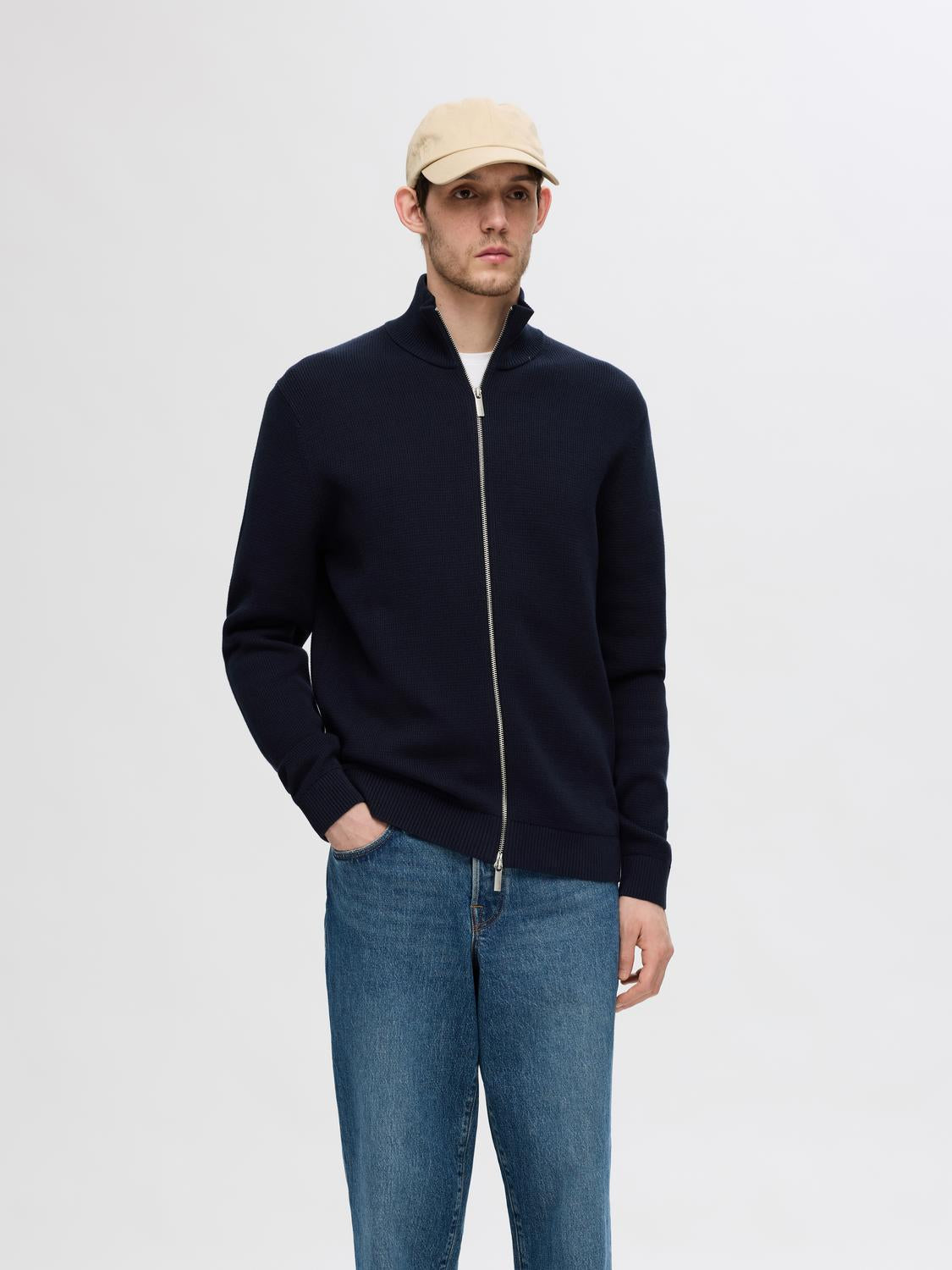 model_shot-front