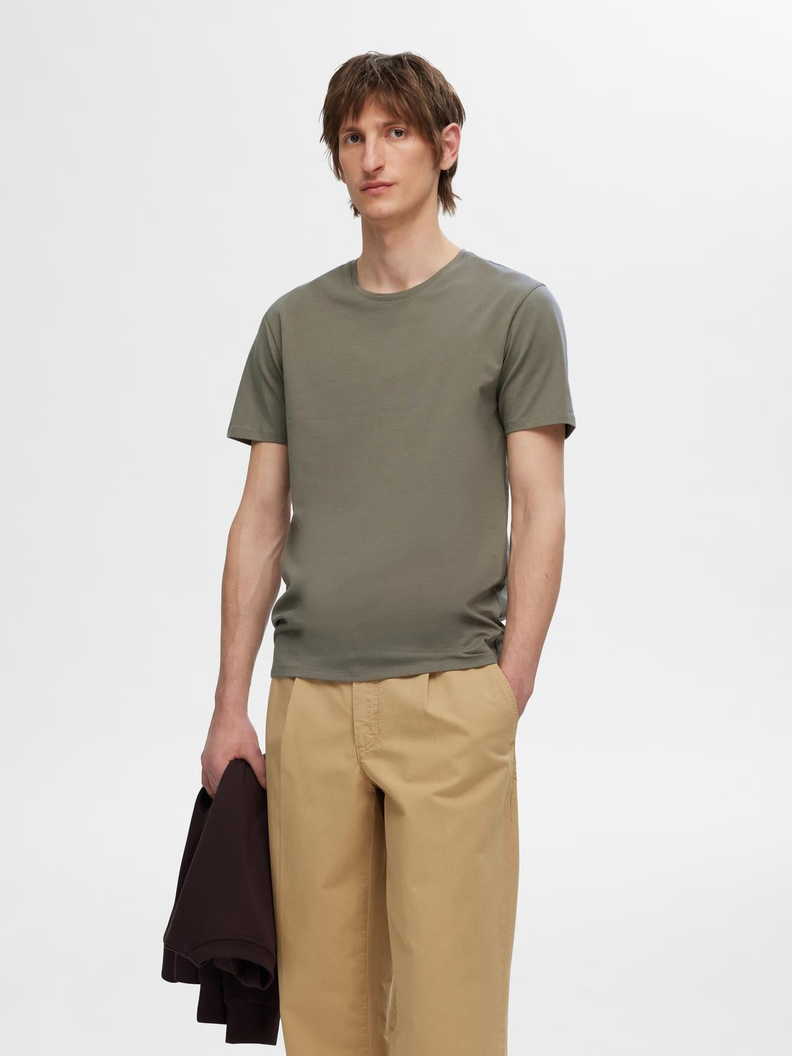model_shot-front