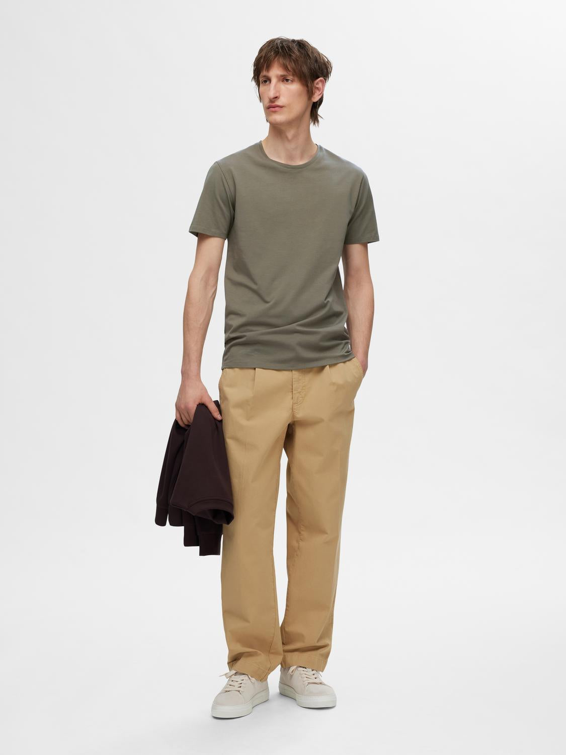 model_shot-front_full