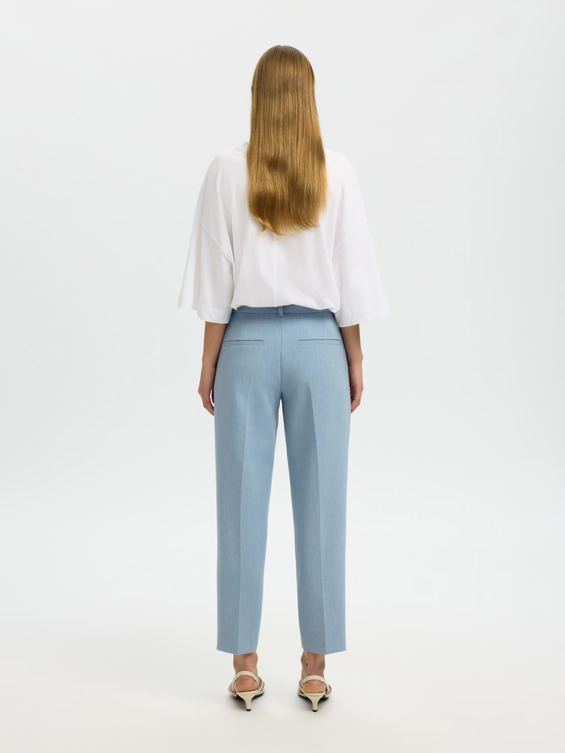 model_shot-back