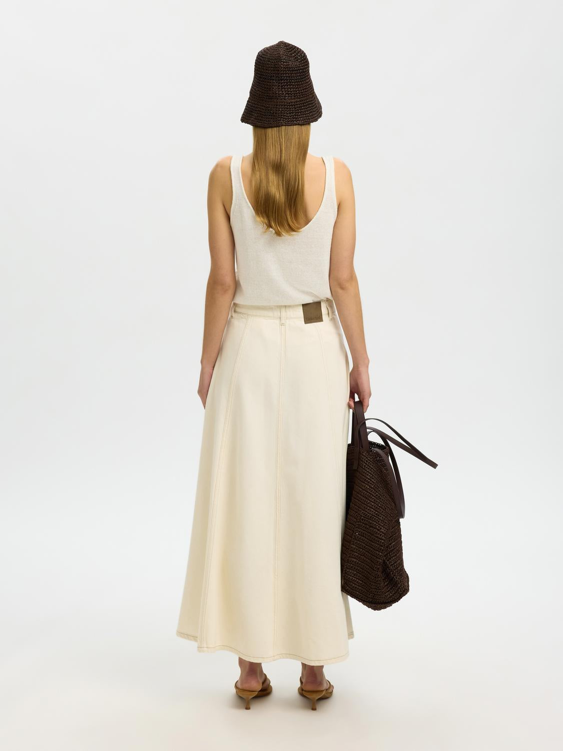 model_shot-back