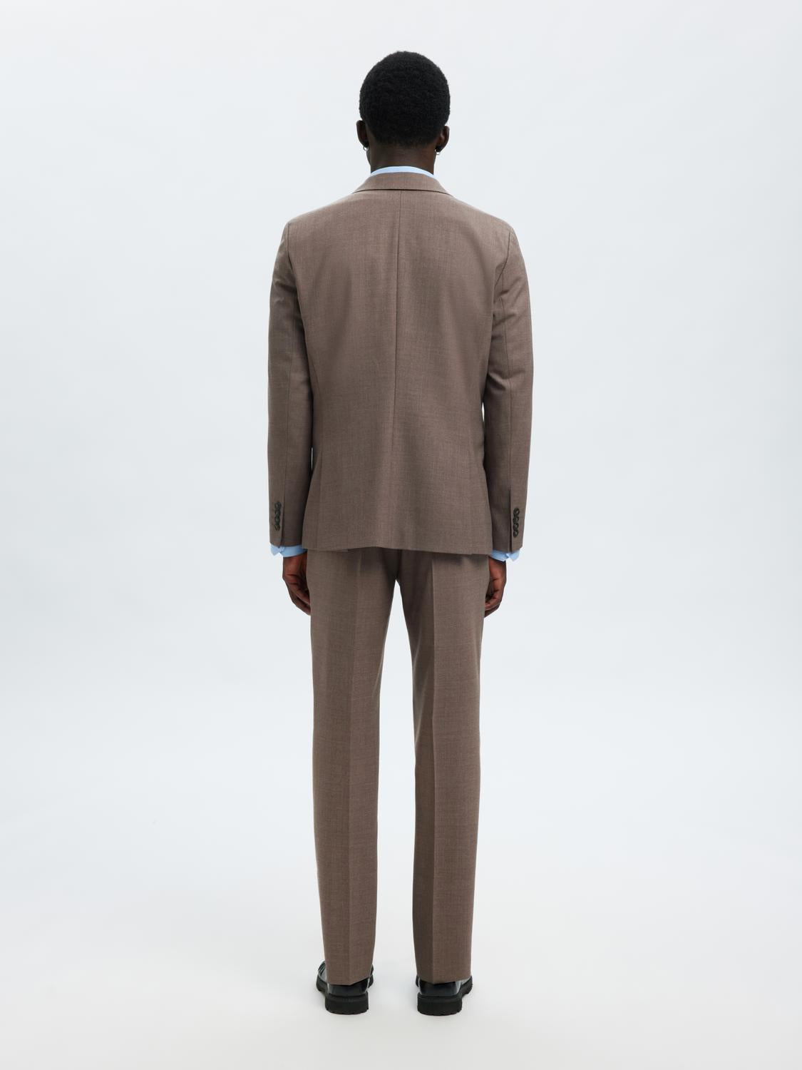 model_shot-back