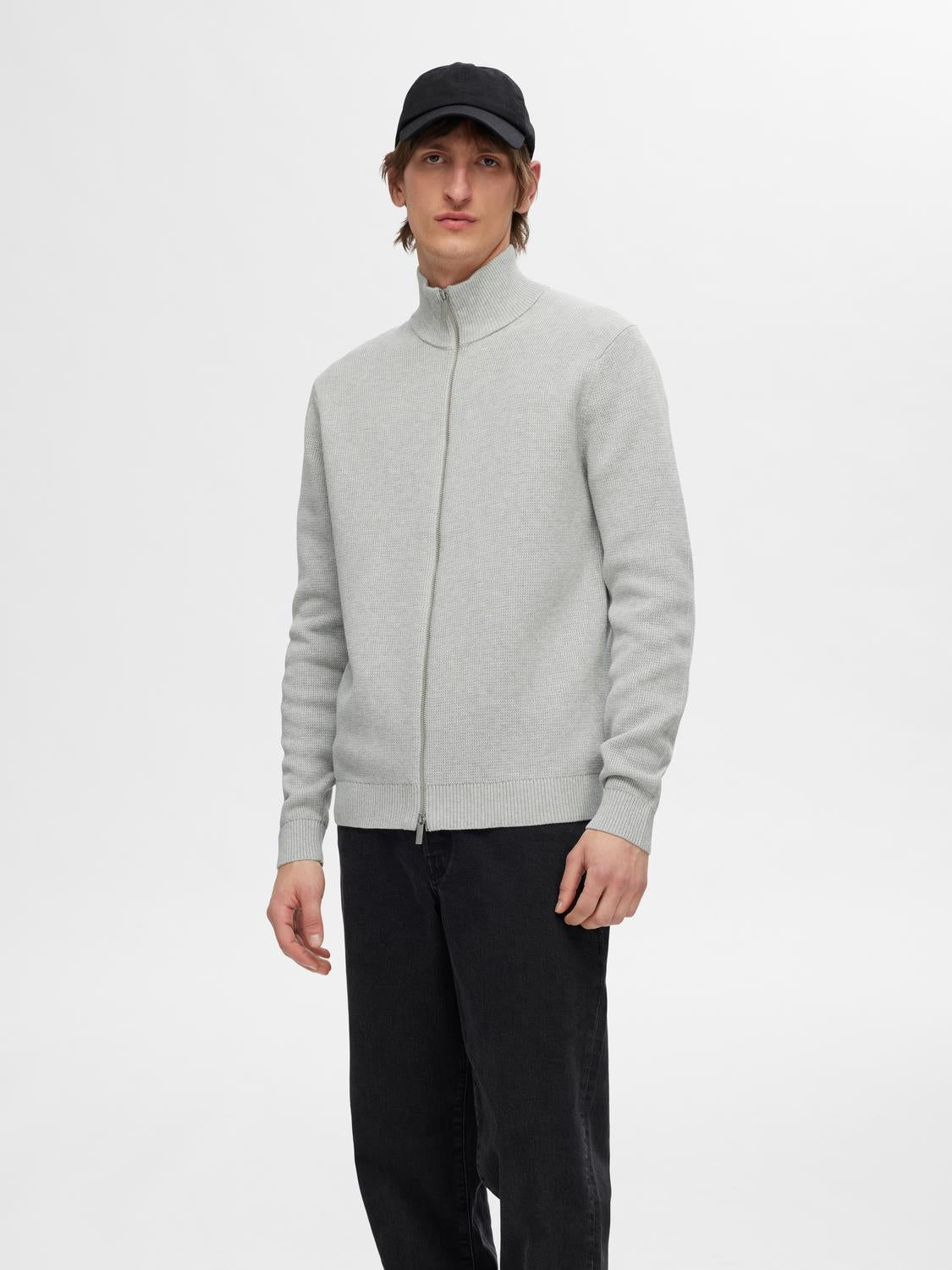 model_shot-front
