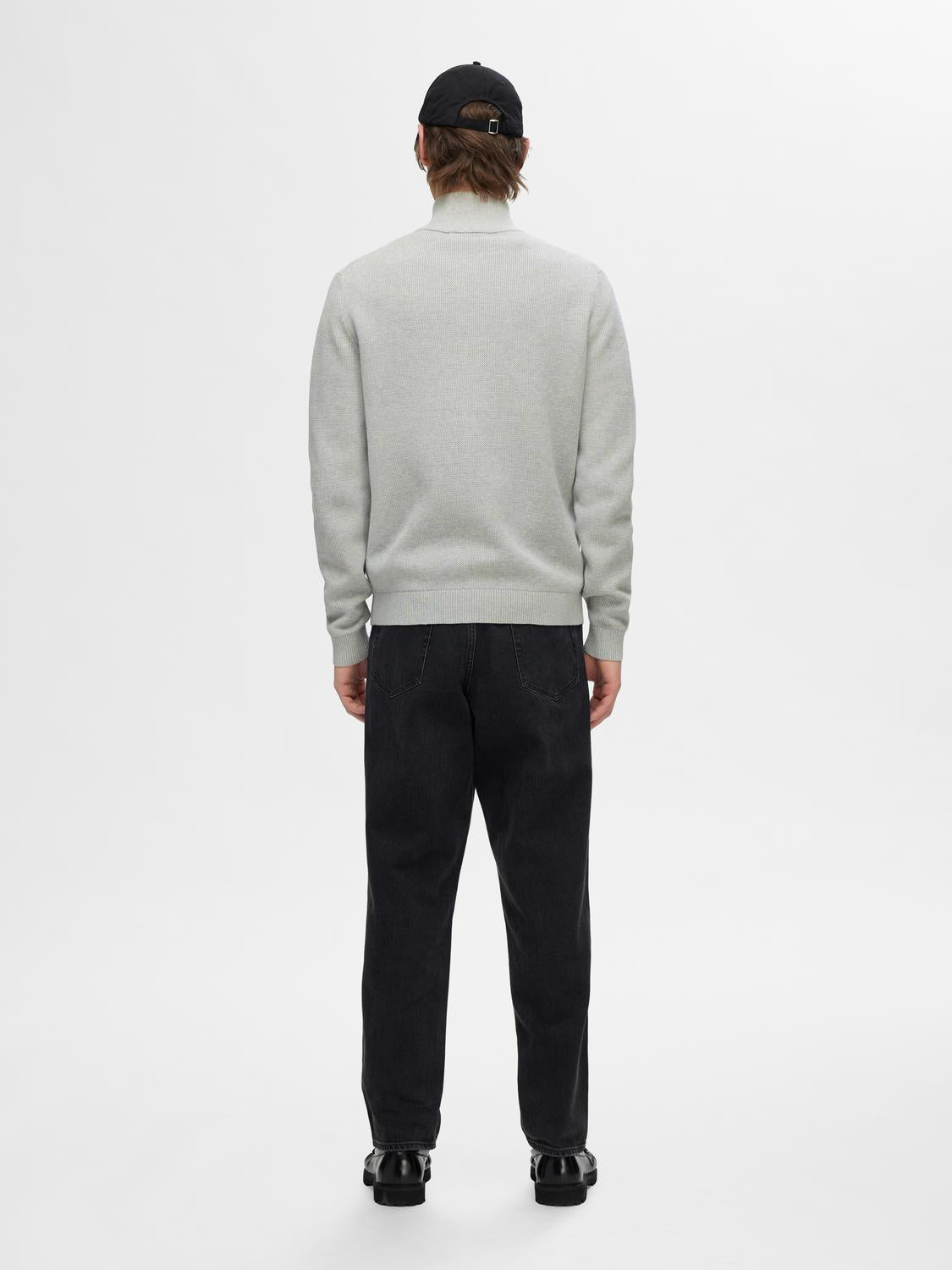 model_shot-back