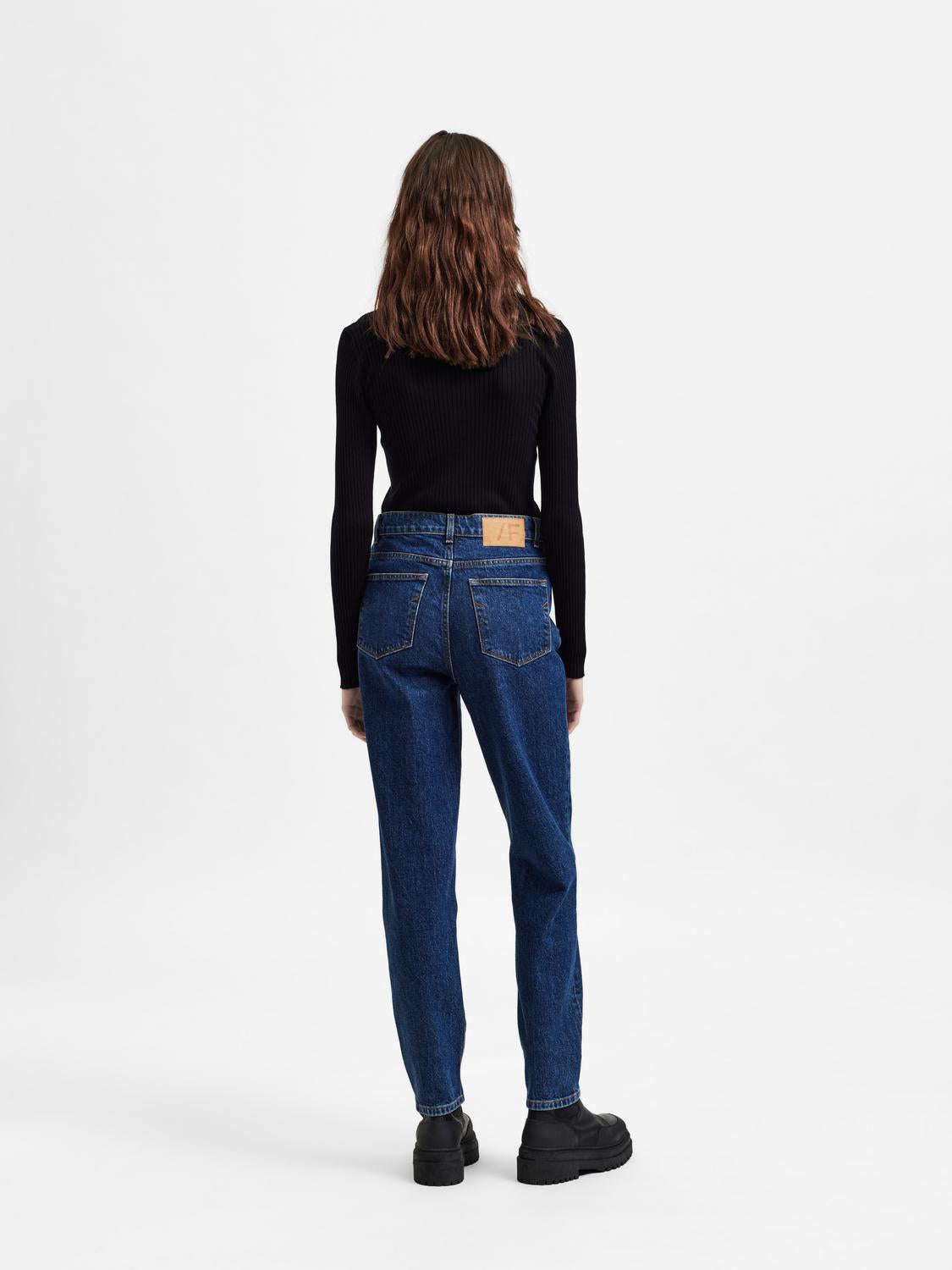 model_shot-back